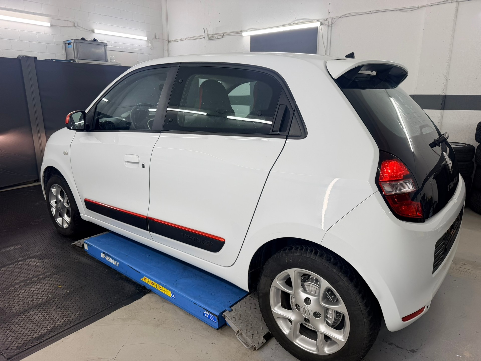 RENAULT Twingo 0.9 Swiss Edition-image-5