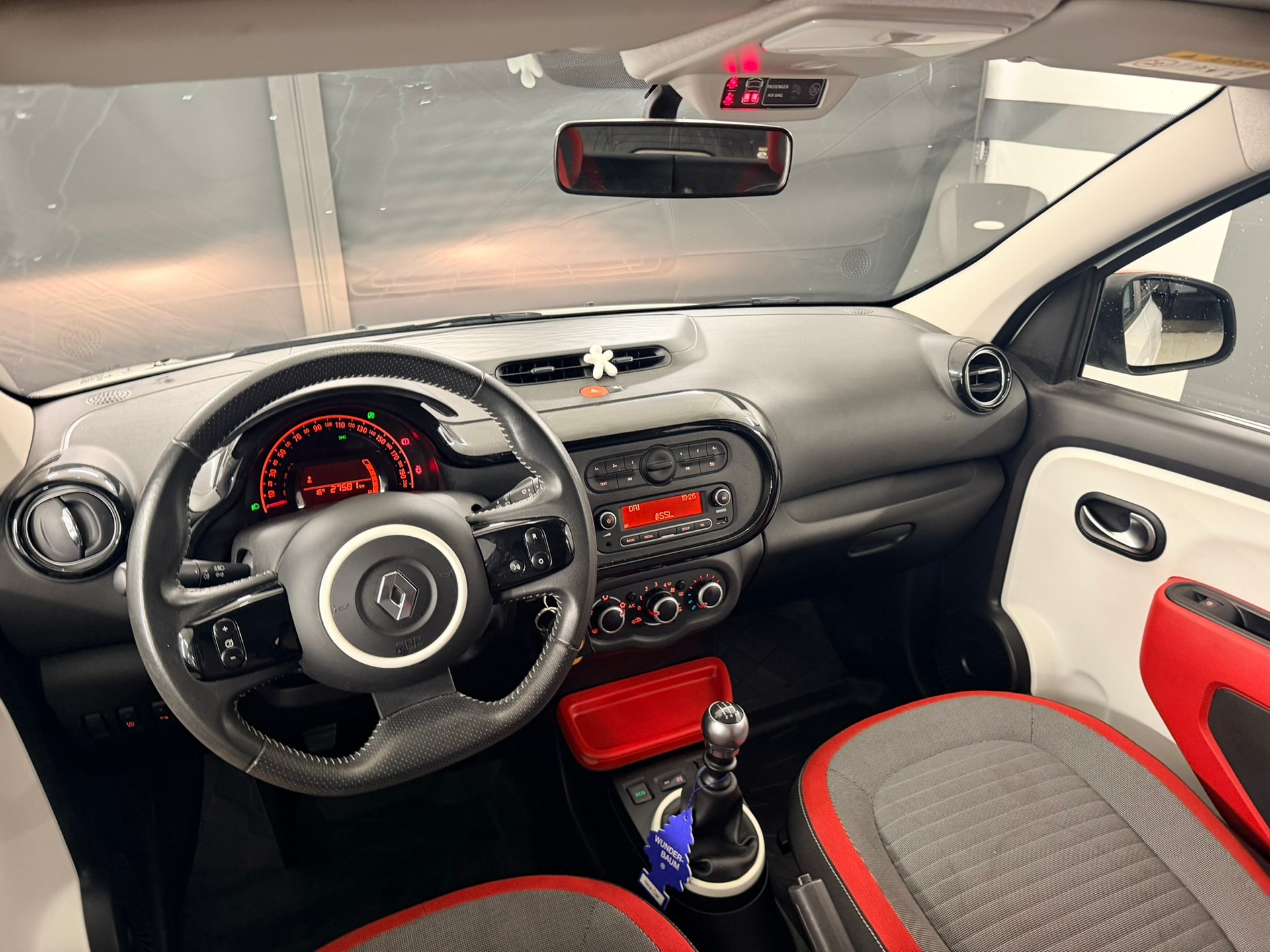 RENAULT Twingo 0.9 Swiss Edition-image-8