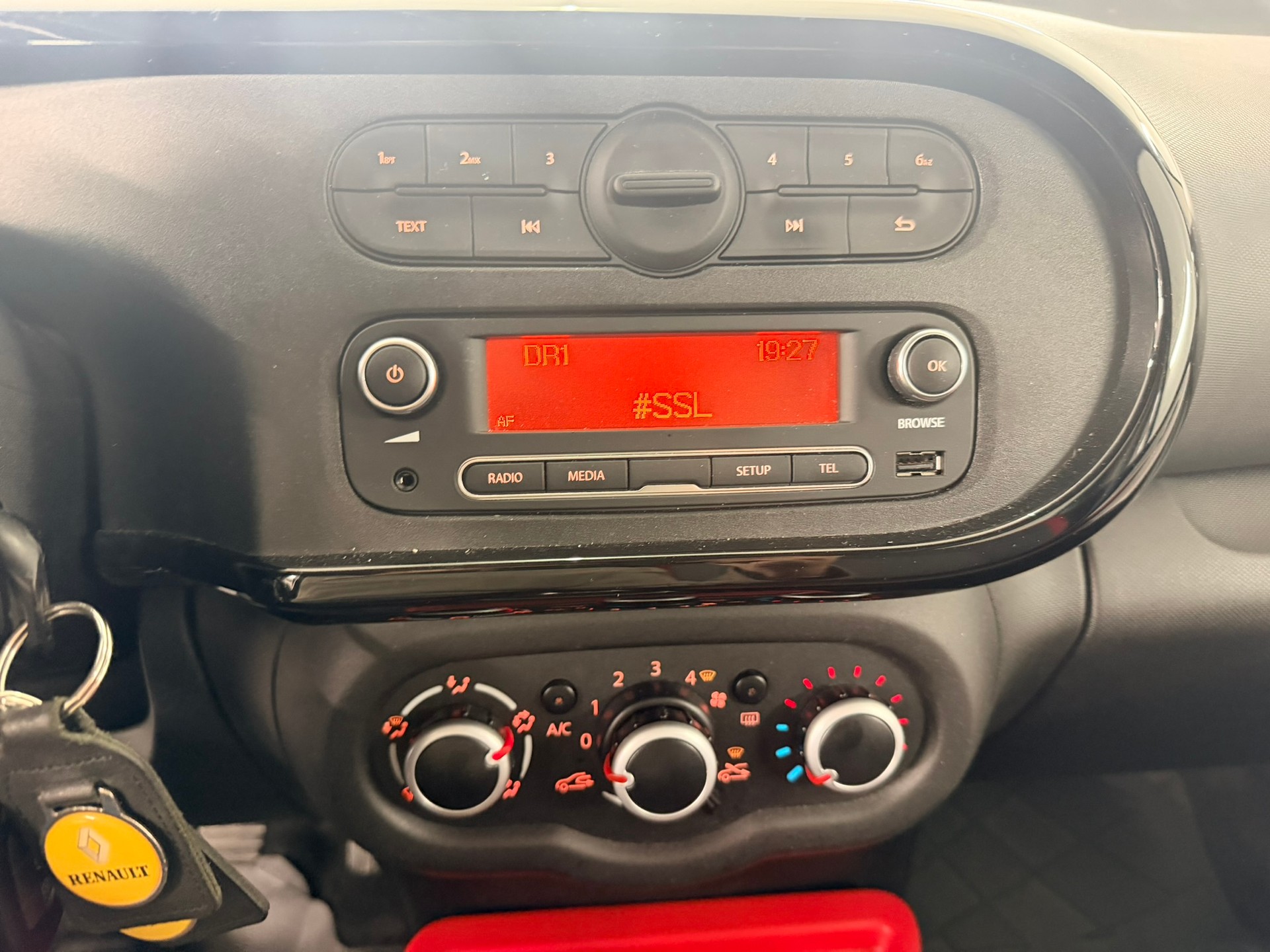RENAULT Twingo 0.9 Swiss Edition-image-12