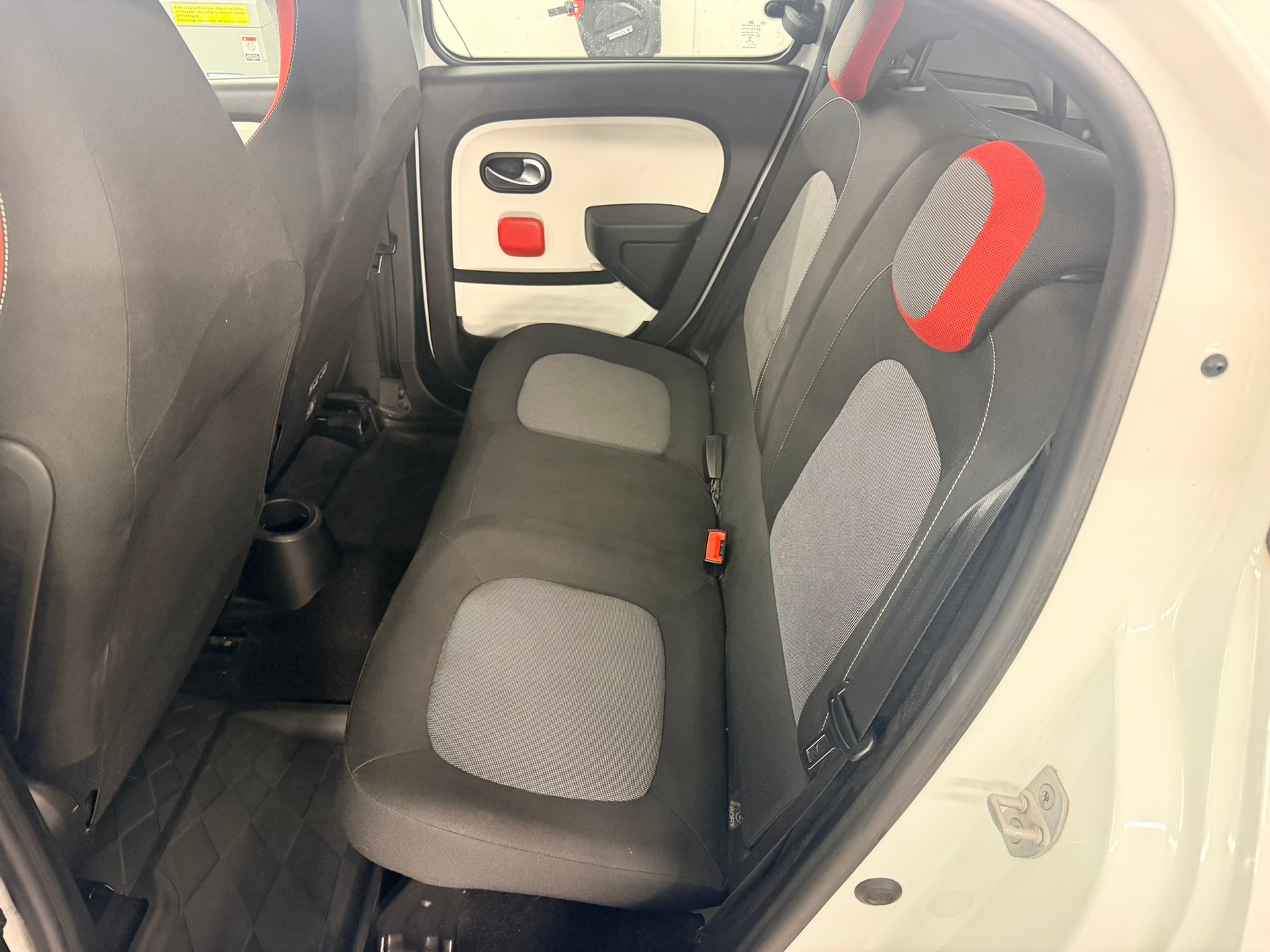 RENAULT Twingo 0.9 Swiss Edition-image-7