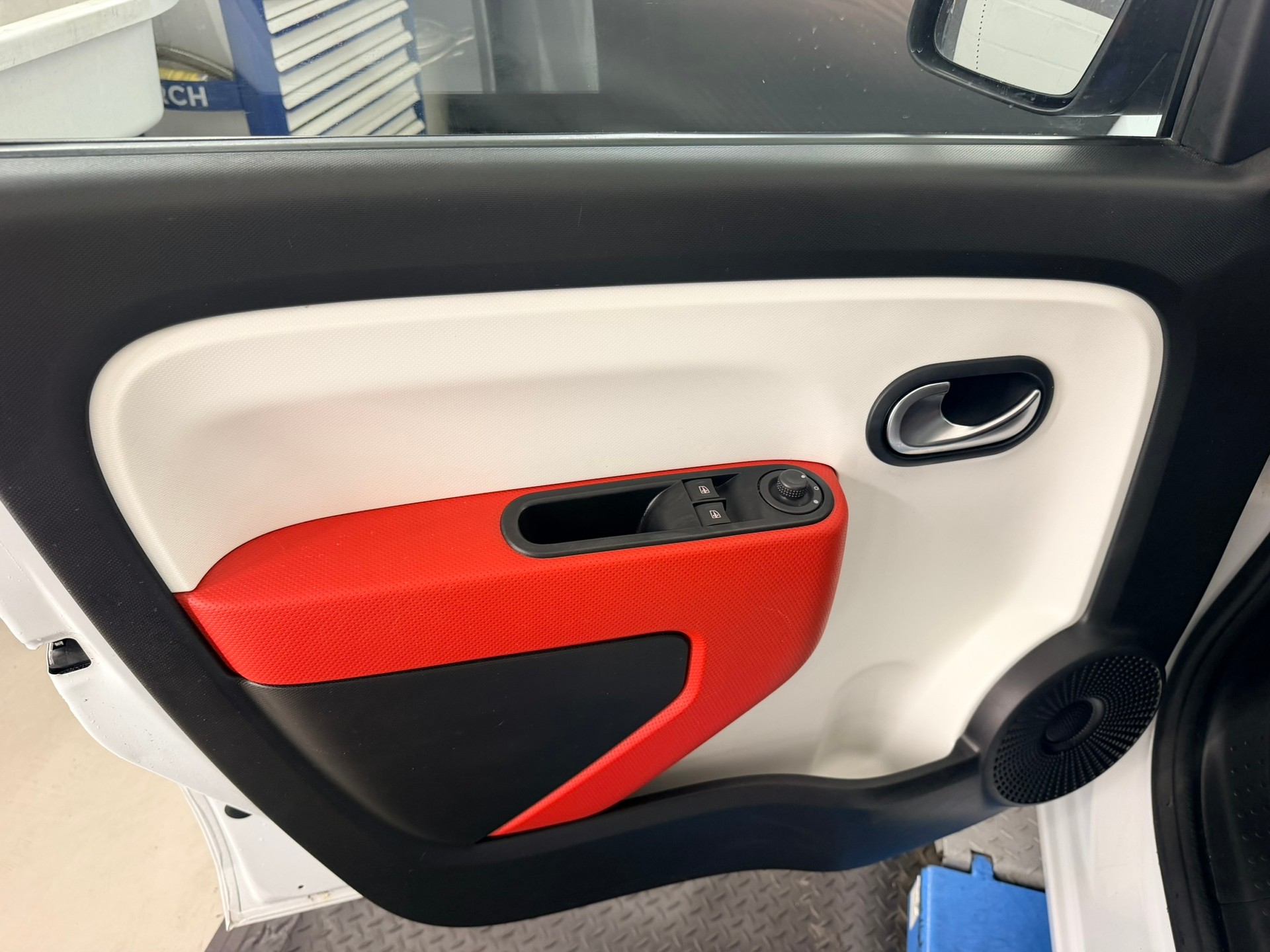 RENAULT Twingo 0.9 Swiss Edition-image-9