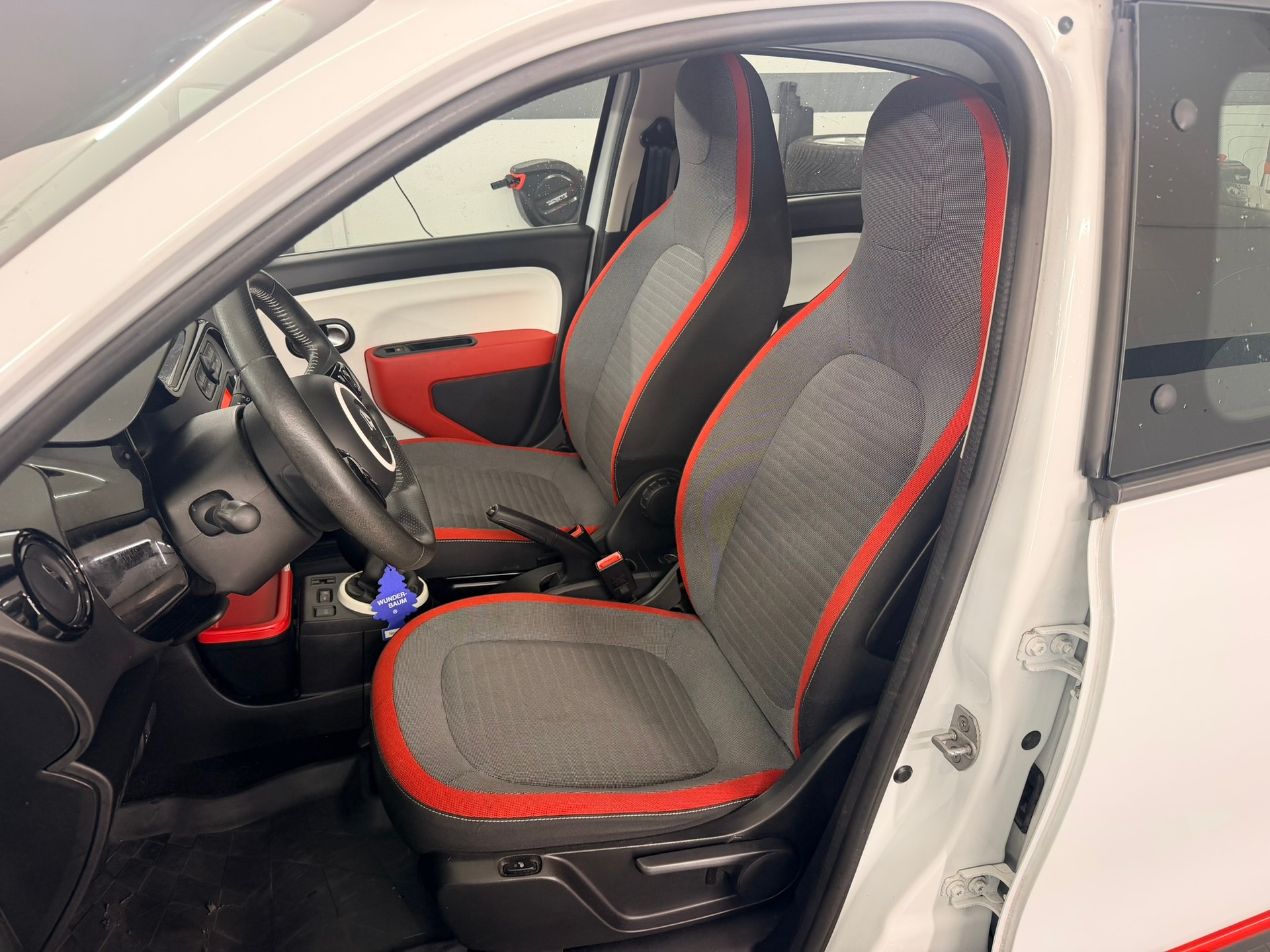 RENAULT Twingo 0.9 Swiss Edition-image-10