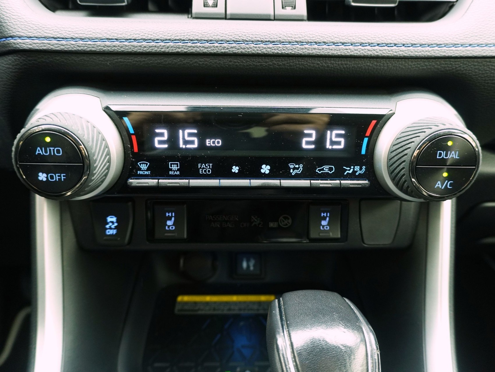 TOYOTA RAV4 2.5 HEV Style FWD-image-14