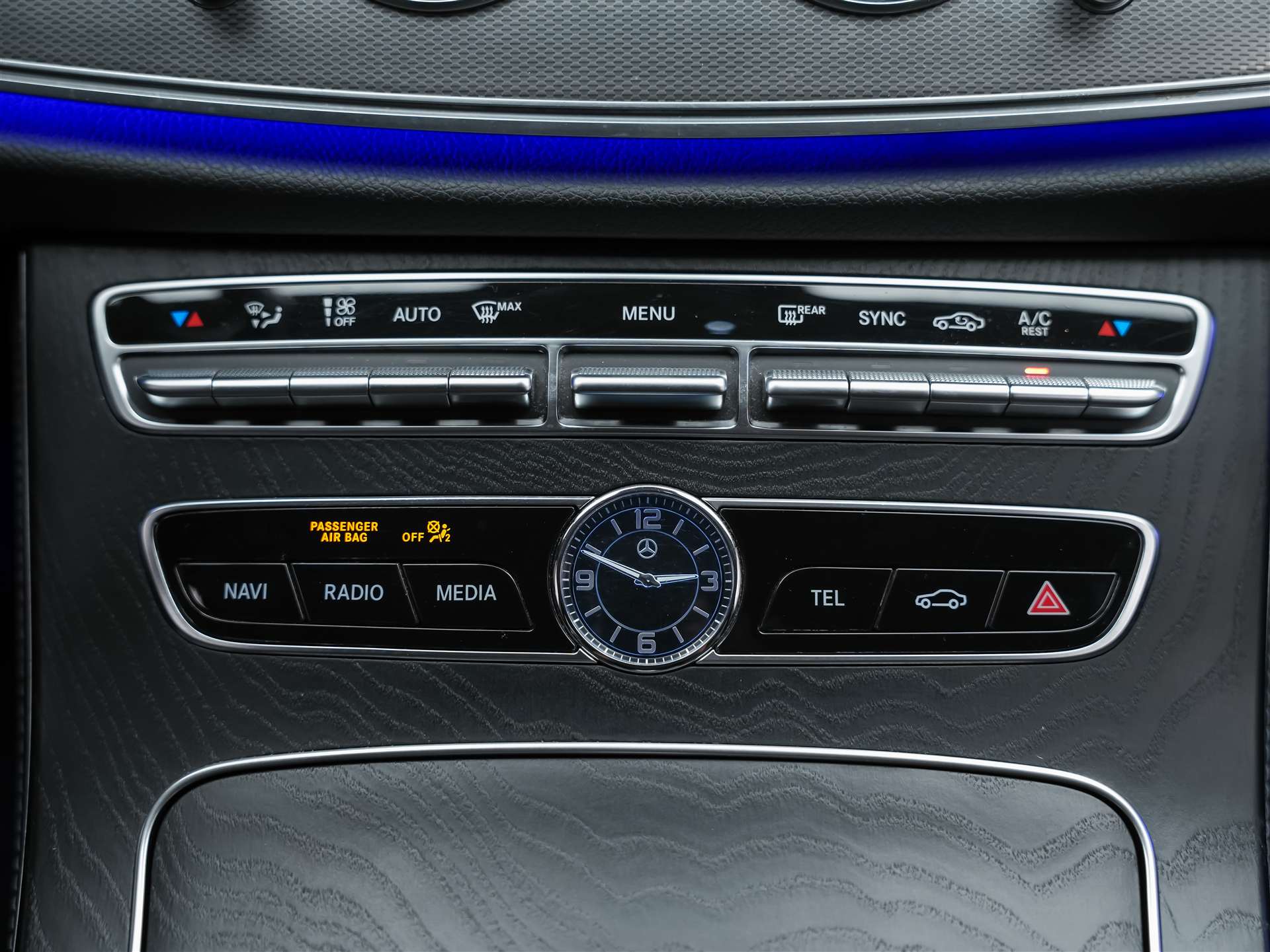 MERCEDES-BENZ E 220 d AMG Line 9G-Tronic *360° Kamera*Assistenten*Ambientebeleuchtung*-image-21