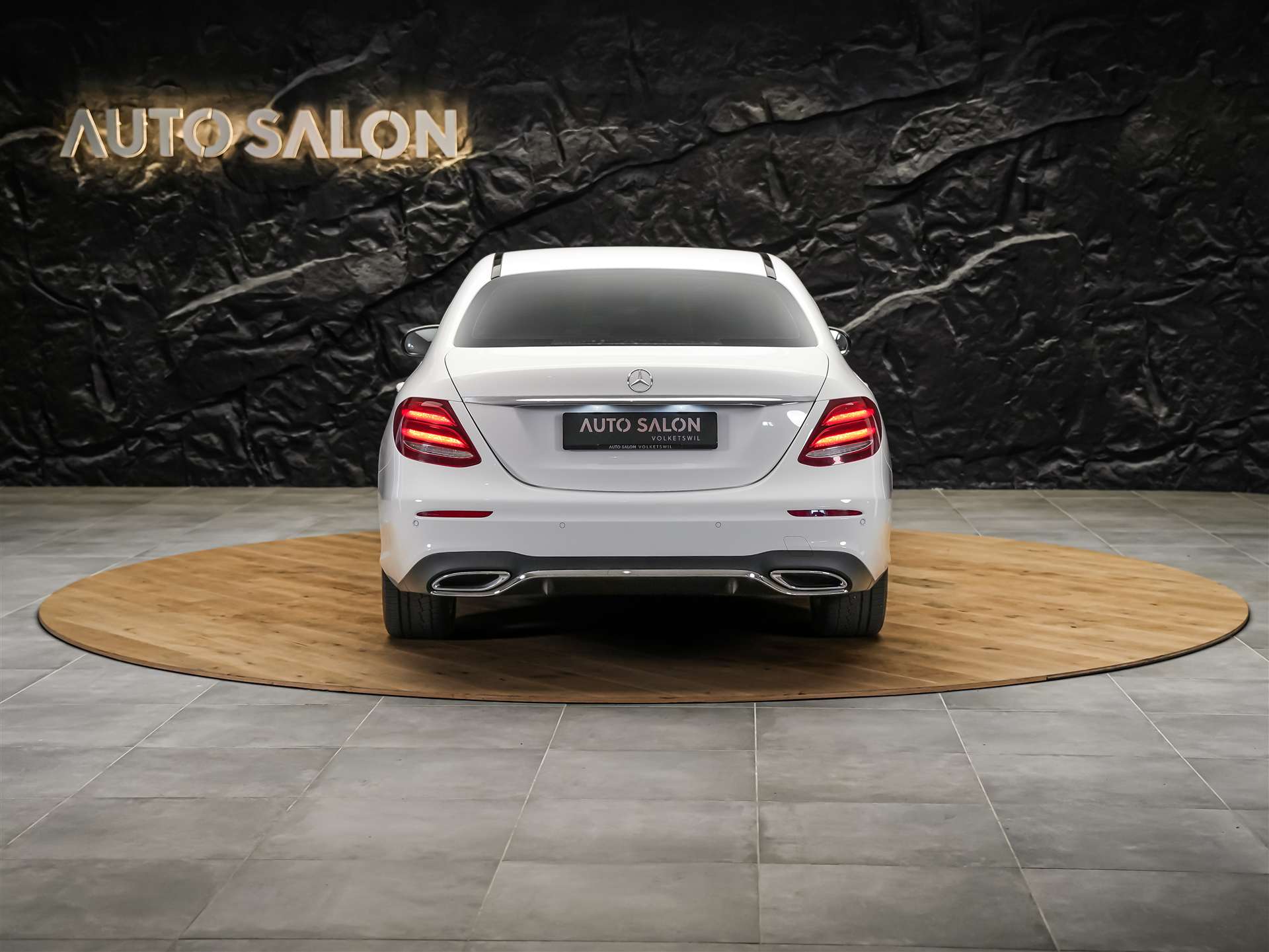 MERCEDES-BENZ E 220 d AMG Line 9G-Tronic *360° Kamera*Assistenten*Ambientebeleuchtung*-image-4