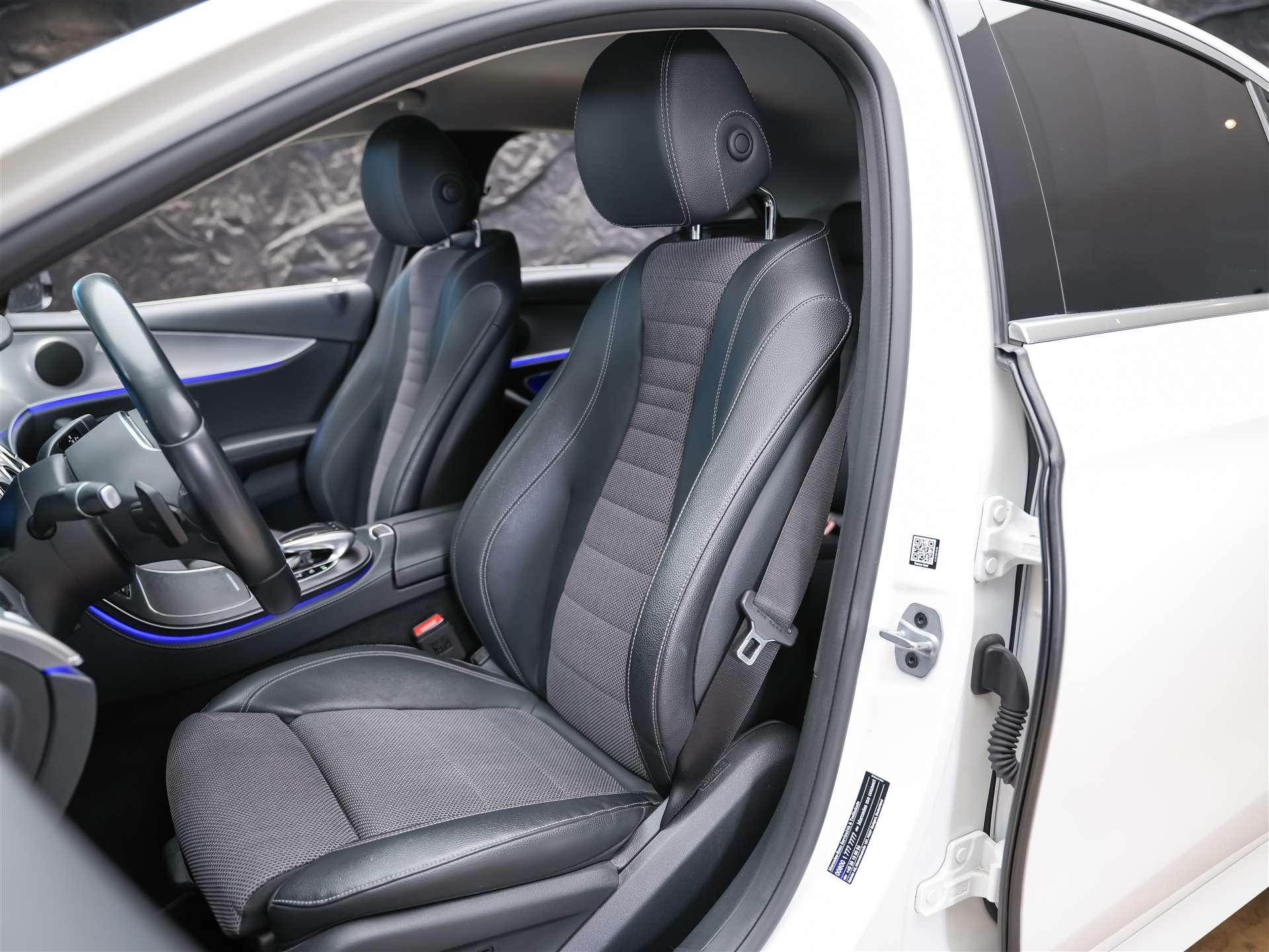 MERCEDES-BENZ E 220 d AMG Line 9G-Tronic *360° Kamera*Assistenten*Ambientebeleuchtung*-image-9