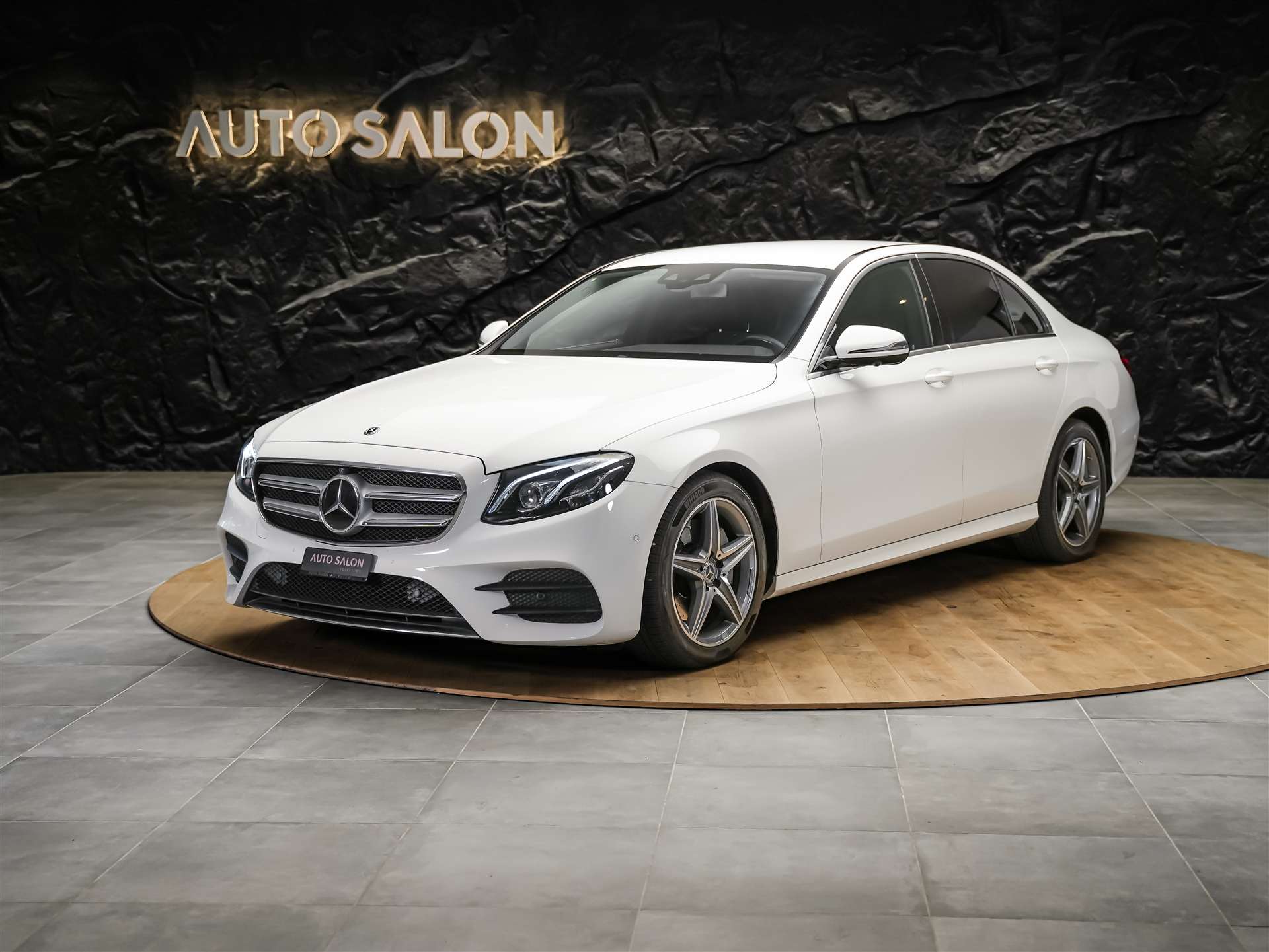 MERCEDES-BENZ E 220 d AMG Line 9G-Tronic *360° Kamera*Assistenten*Ambientebeleuchtung*-image-1
