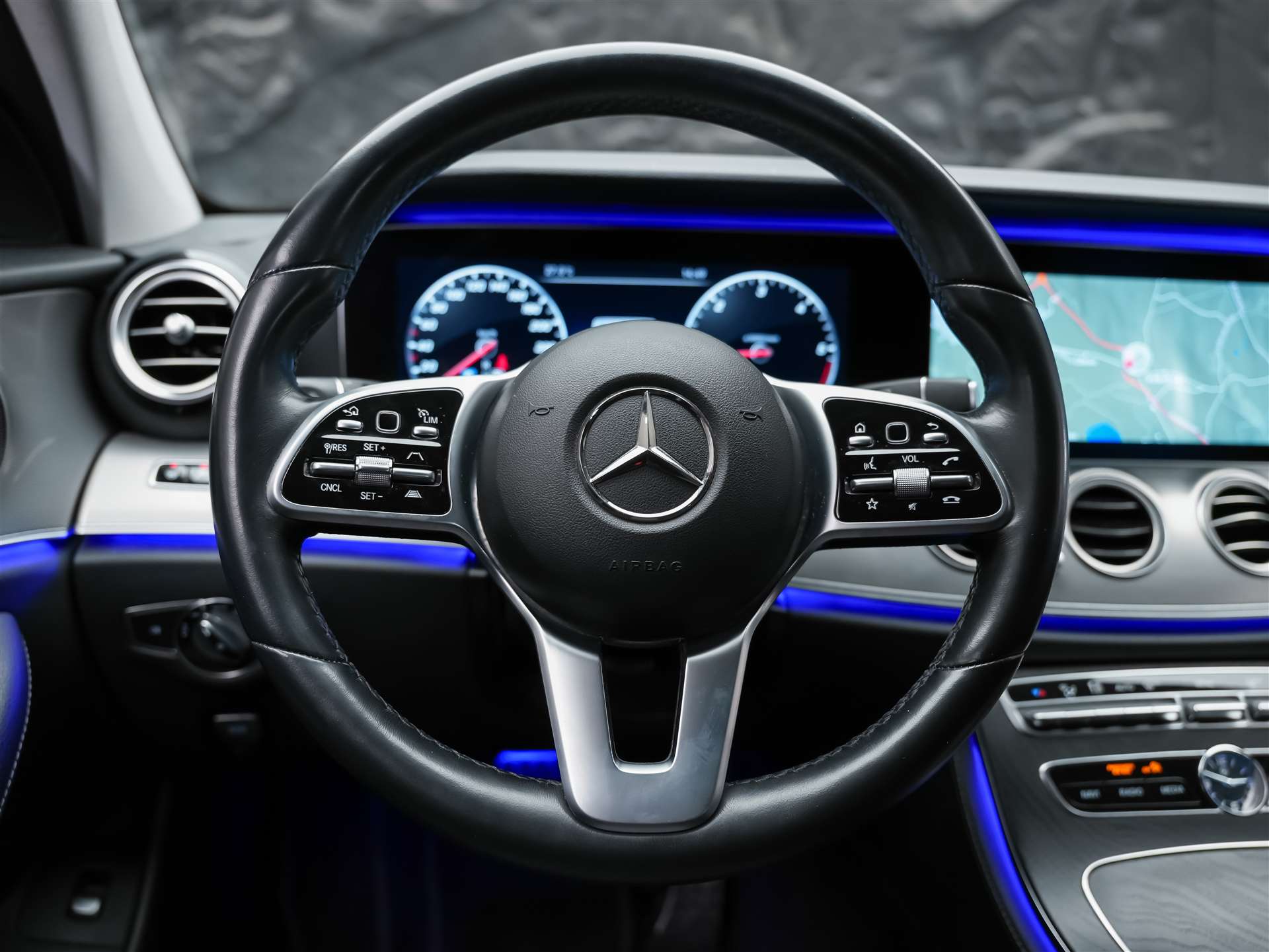MERCEDES-BENZ E 220 d AMG Line 9G-Tronic *360° Kamera*Assistenten*Ambientebeleuchtung*-image-26