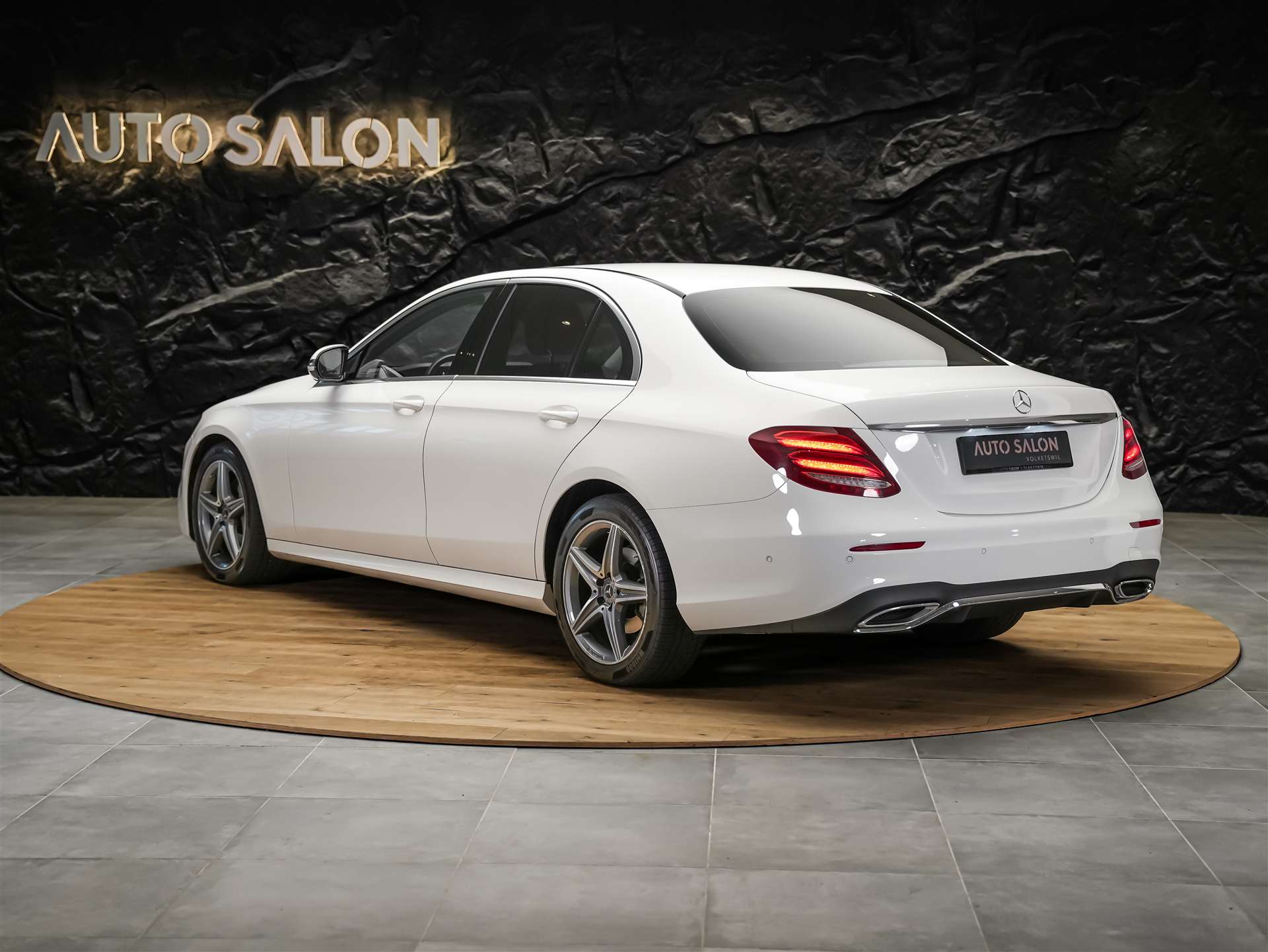MERCEDES-BENZ E 220 d AMG Line 9G-Tronic *360° Kamera*Assistenten*Ambientebeleuchtung*-showroom-element-2
