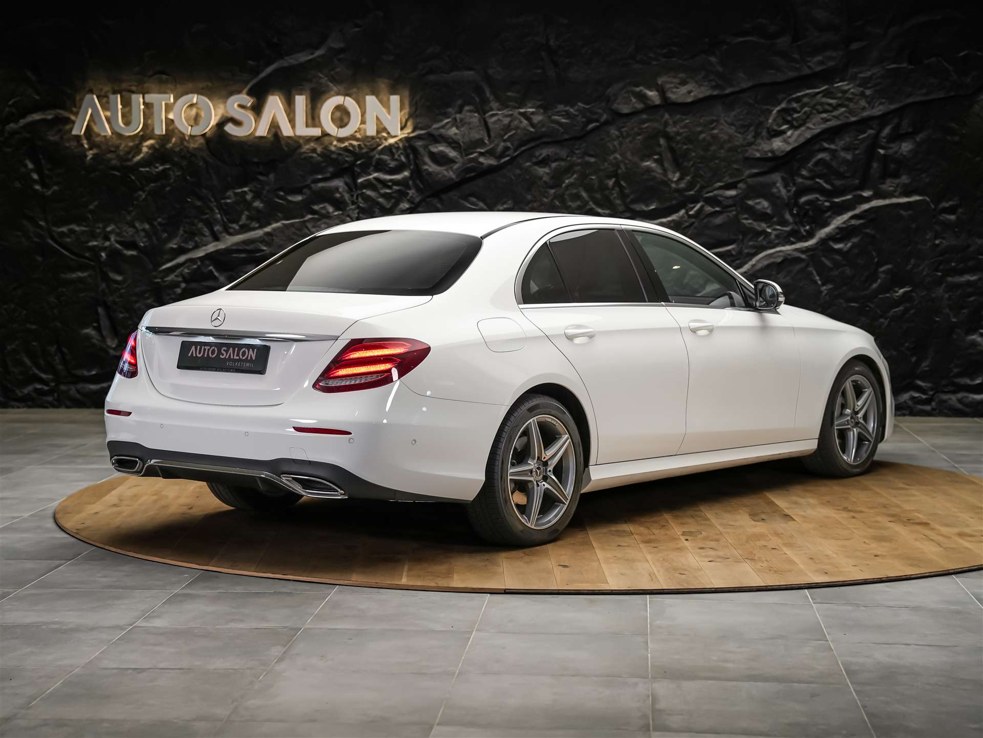MERCEDES-BENZ E 220 d AMG Line 9G-Tronic *360° Kamera*Assistenten*Ambientebeleuchtung*-image-5