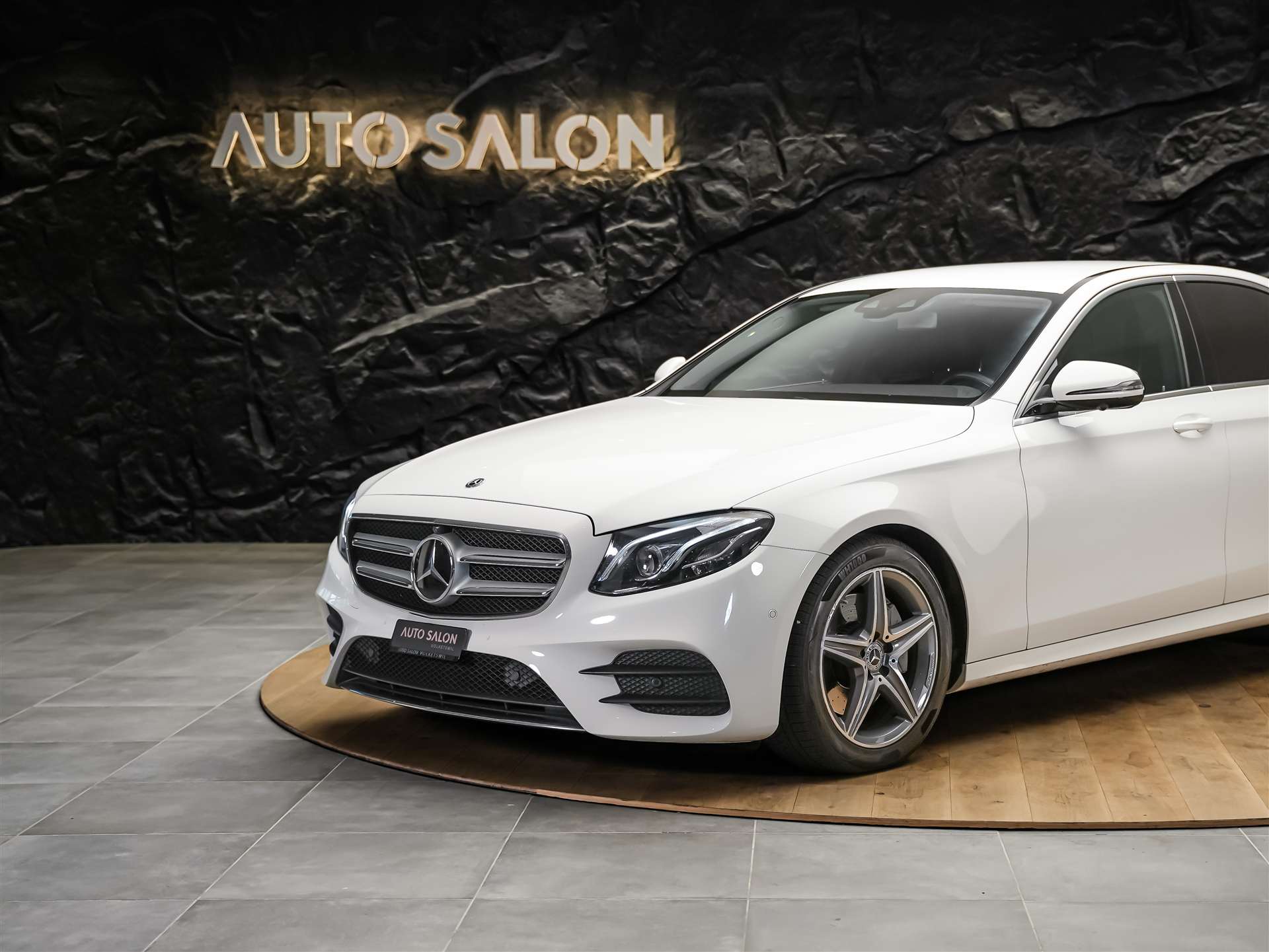 MERCEDES-BENZ E 220 d AMG Line 9G-Tronic *360° Kamera*Assistenten*Ambientebeleuchtung*-image-14