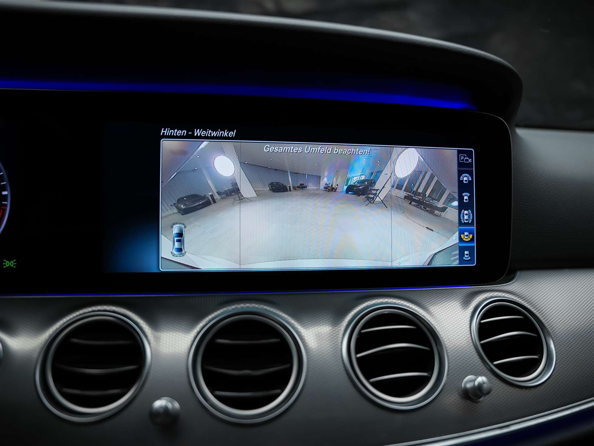 MERCEDES-BENZ E 220 d AMG Line 9G-Tronic *360° Kamera*Assistenten*Ambientebeleuchtung*-image-39