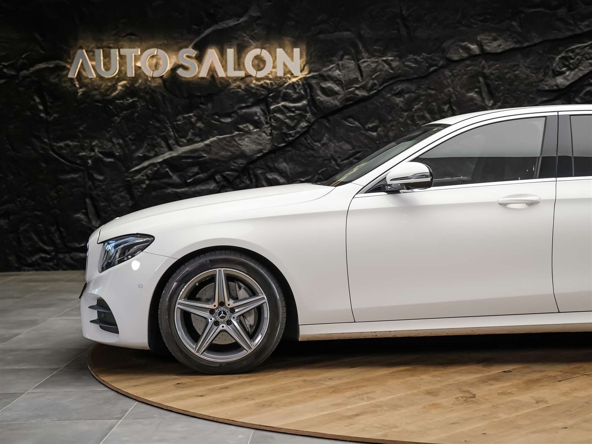 MERCEDES-BENZ E 220 d AMG Line 9G-Tronic *360° Kamera*Assistenten*Ambientebeleuchtung*-image-15