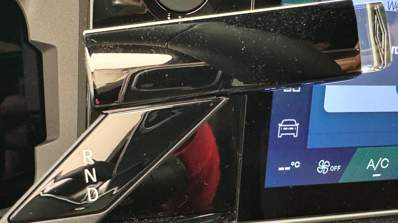RENAULT R4 E-Tech Comfort Range 52 kWh Techno-image-10