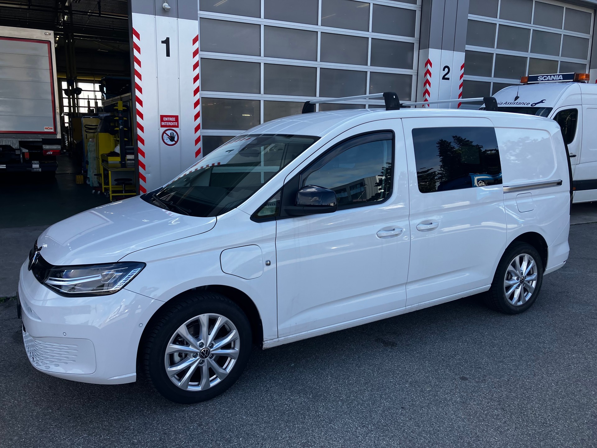 VW Caddy Cargo 1.5 TSI Plug in Hybrid DSG Maxi Entry-image-4