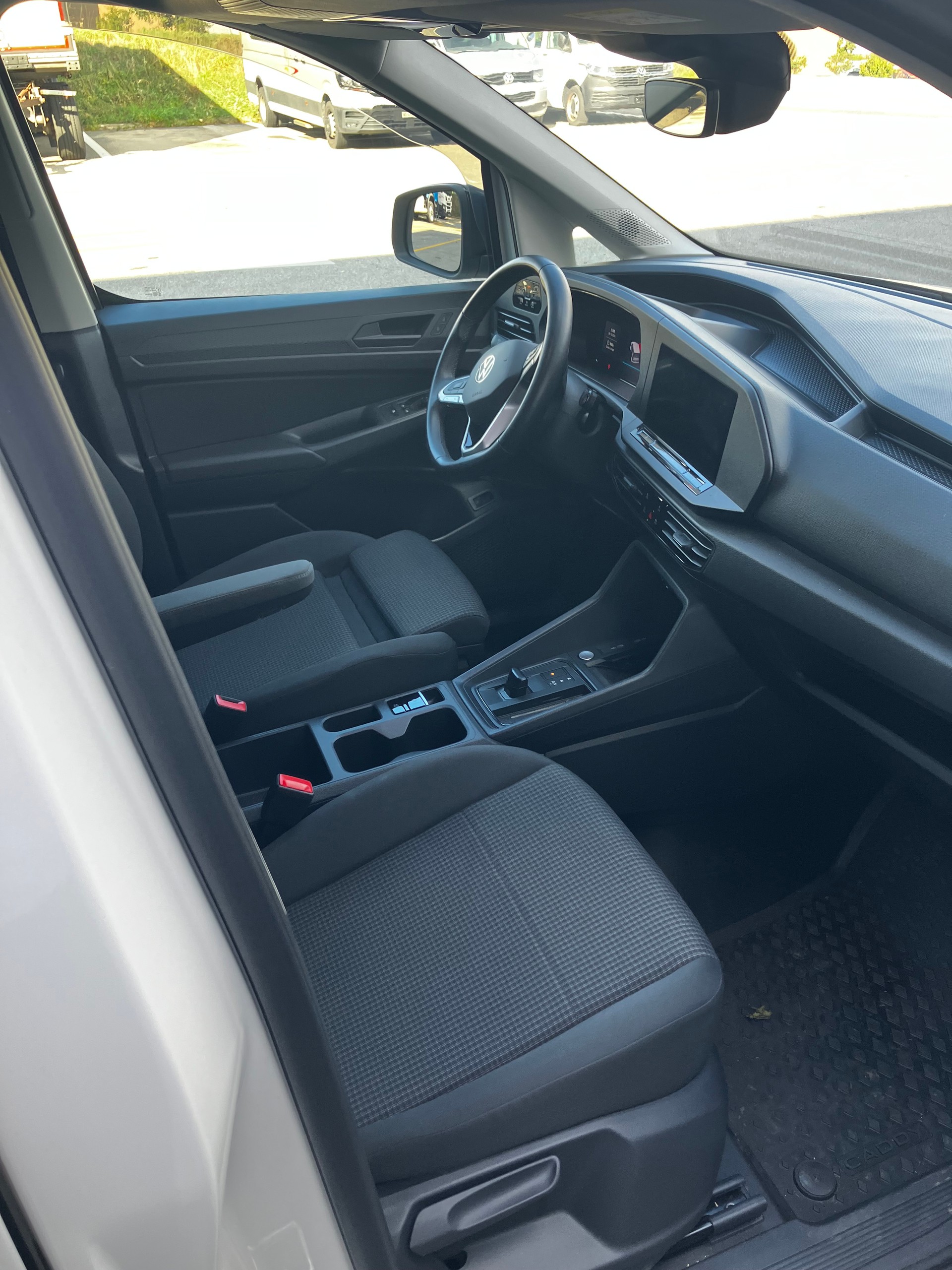 VW Caddy Cargo 1.5 TSI Plug in Hybrid DSG Maxi Entry-image-7