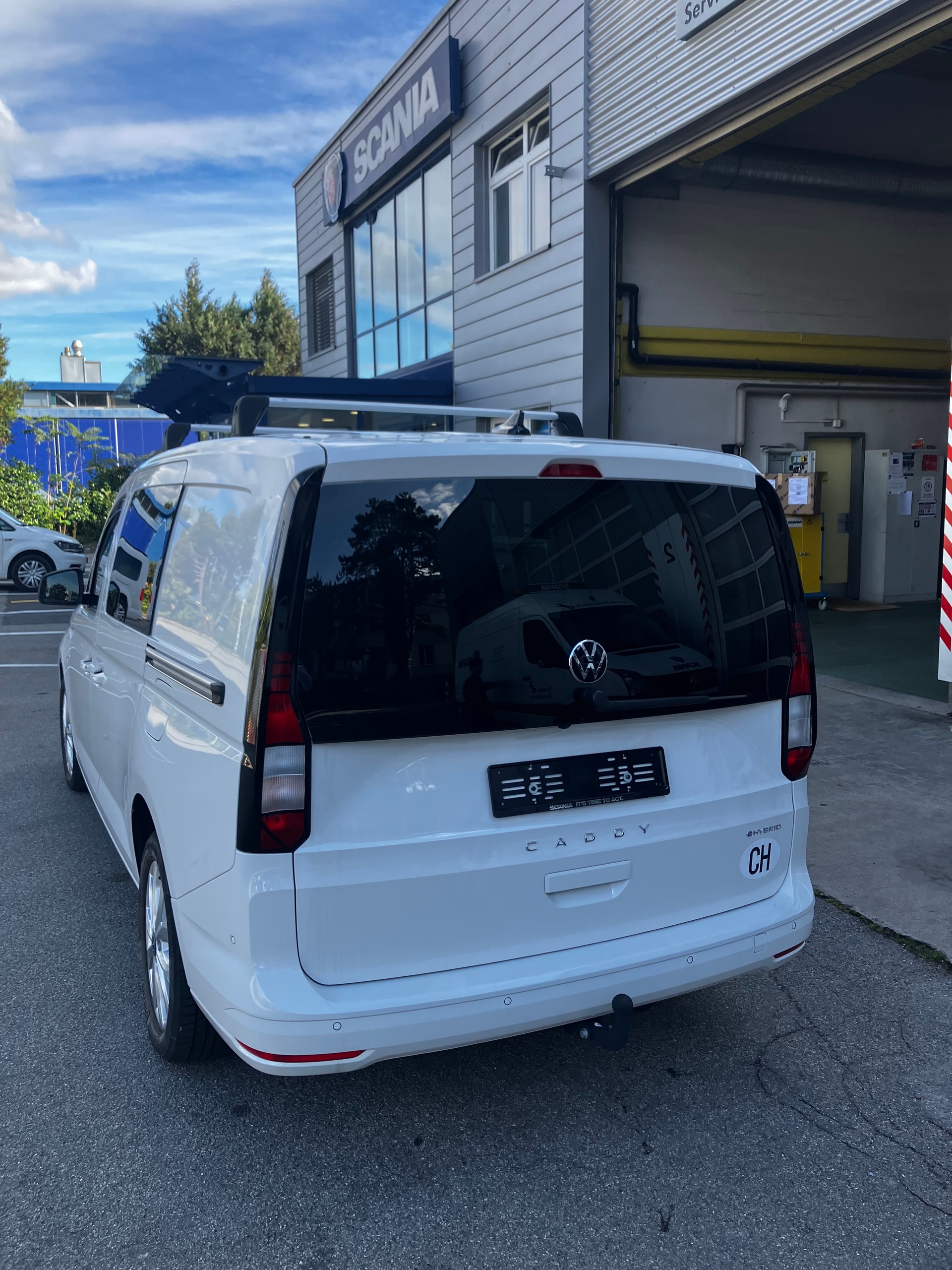 VW Caddy Cargo 1.5 TSI Plug in Hybrid DSG Maxi Entry-image-2