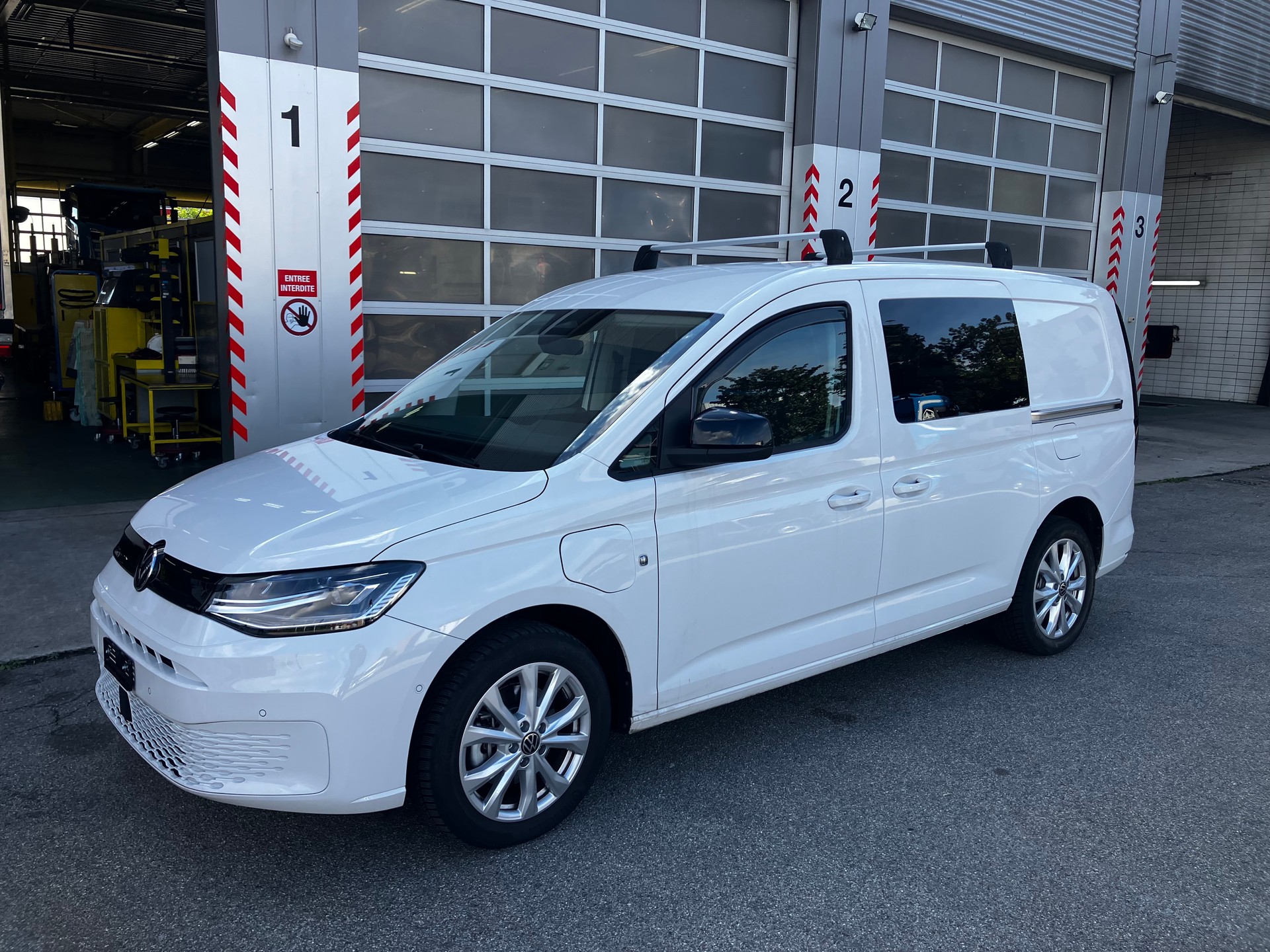 VW Caddy Cargo 1.5 TSI Plug in Hybrid DSG Maxi Entry-image-1