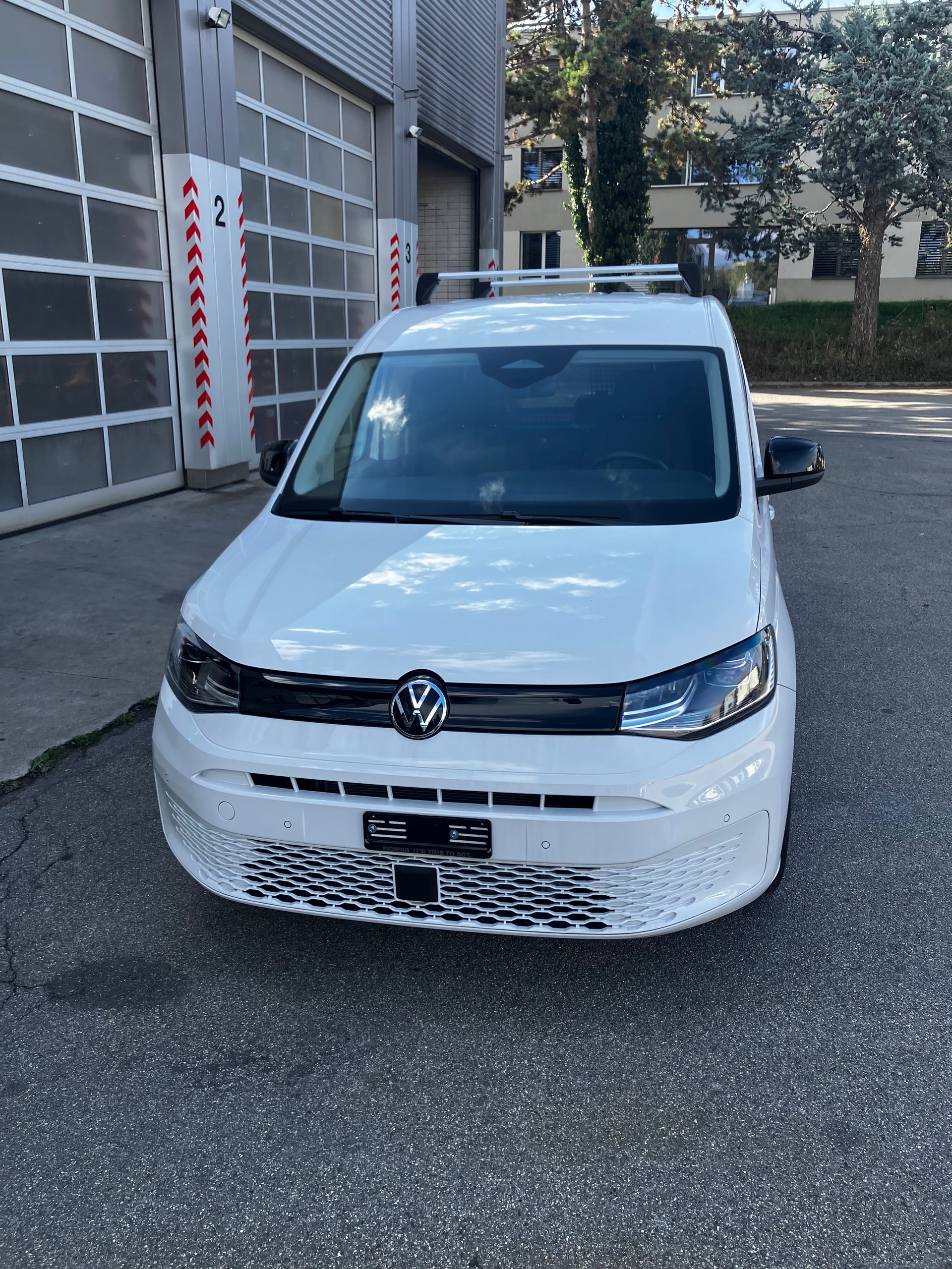 VW Caddy Cargo 1.5 TSI Plug in Hybrid DSG Maxi Entry-image-0