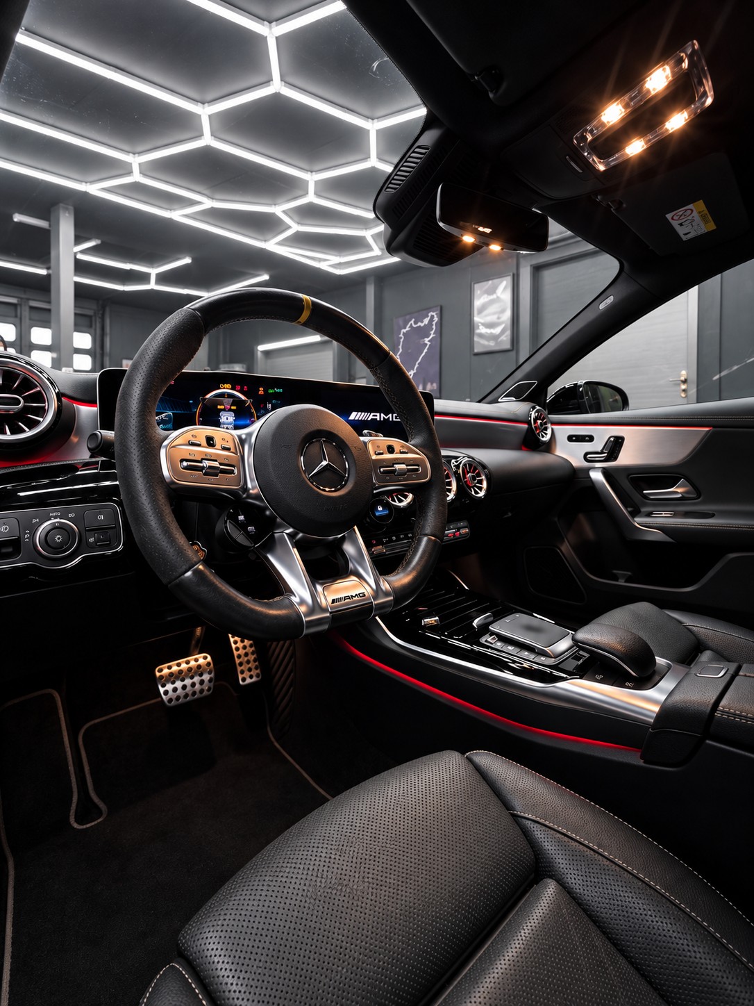 MERCEDES-BENZ A 45 S AMG 4Matic+ Edition 1 Speedshift-image-6