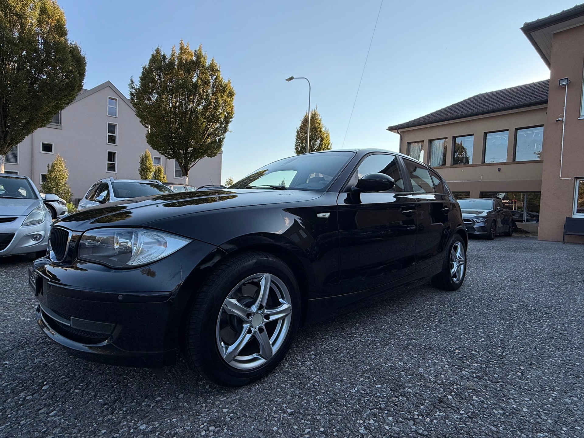 BMW 120i Steptronic-image-3