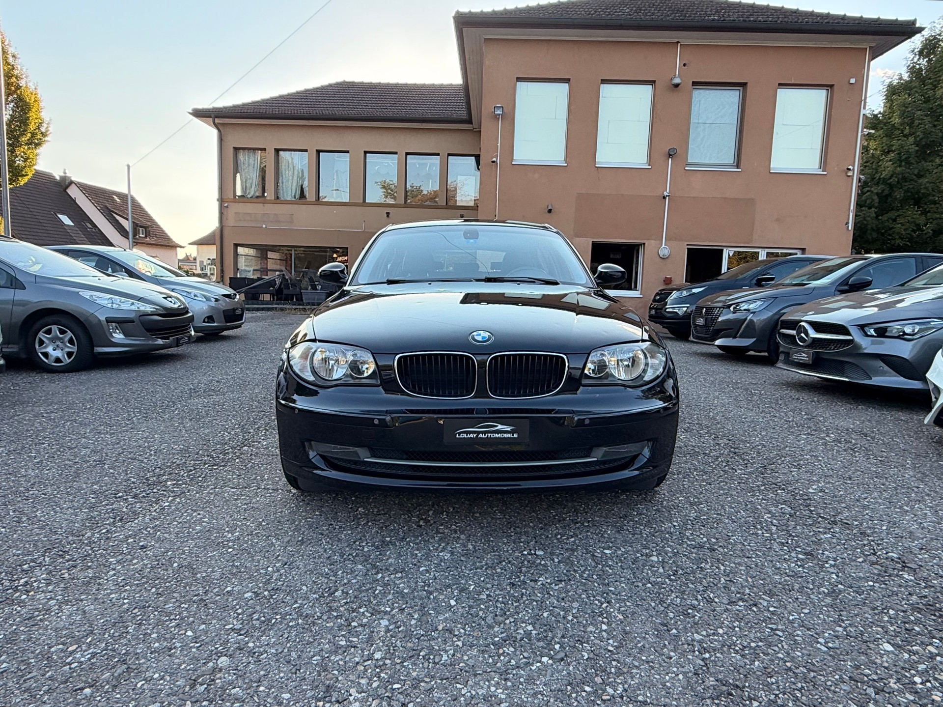 BMW 120i Steptronic-image-2