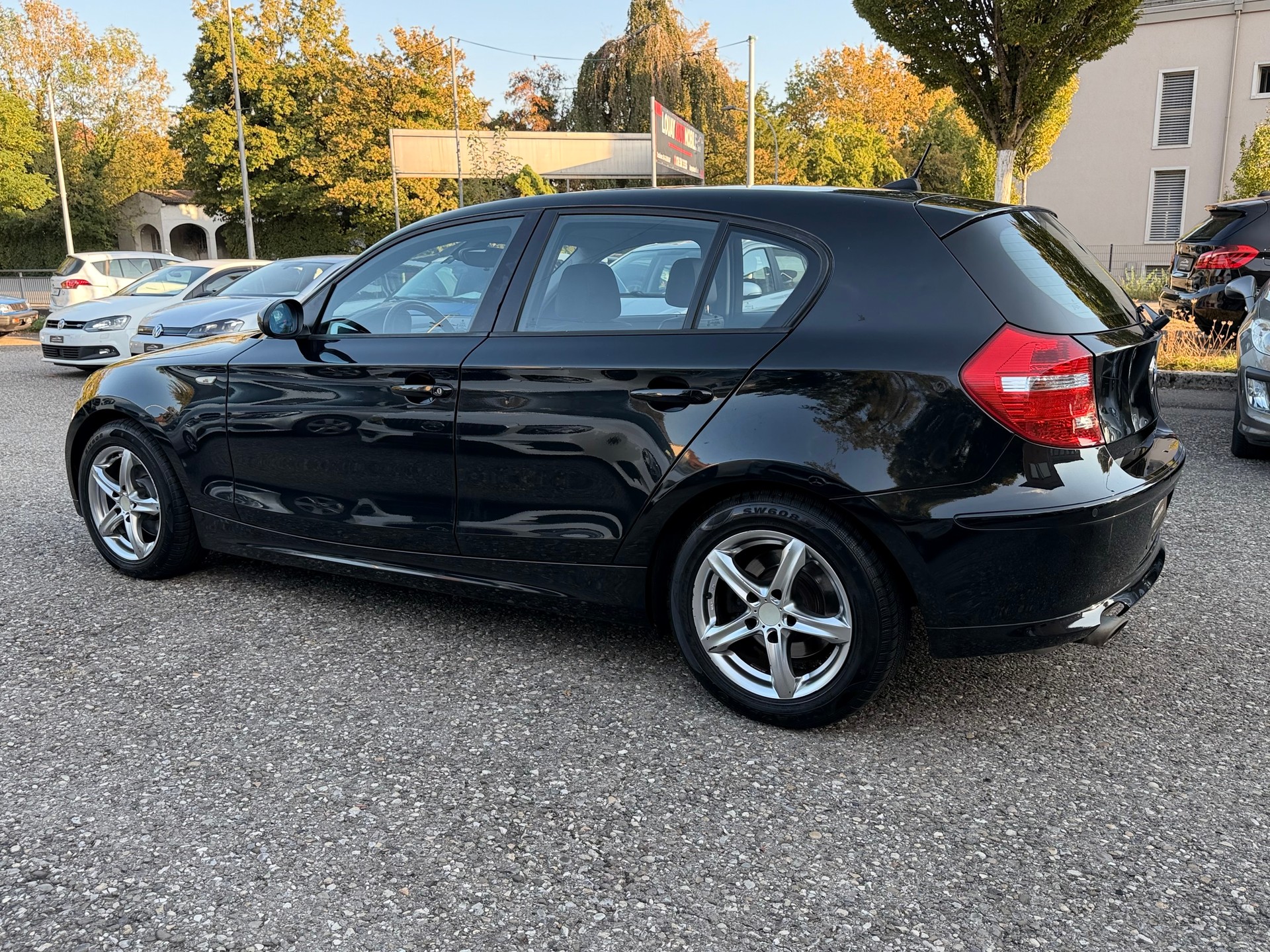 BMW 120i Steptronic-image-10