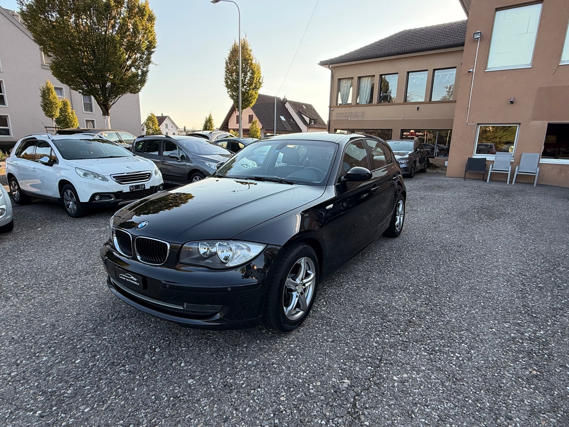 BMW 120i Steptronic-image-1