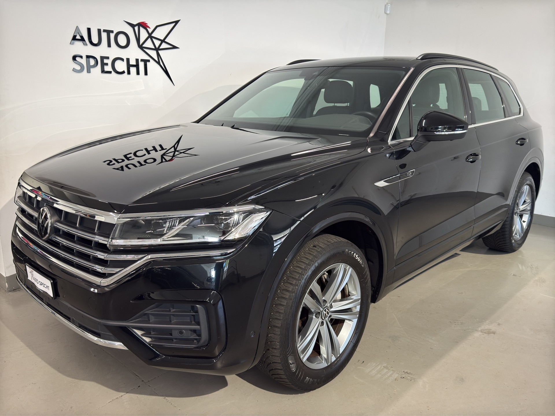 VW Touareg 3.0 TDI R Line Tiptronic-image-1