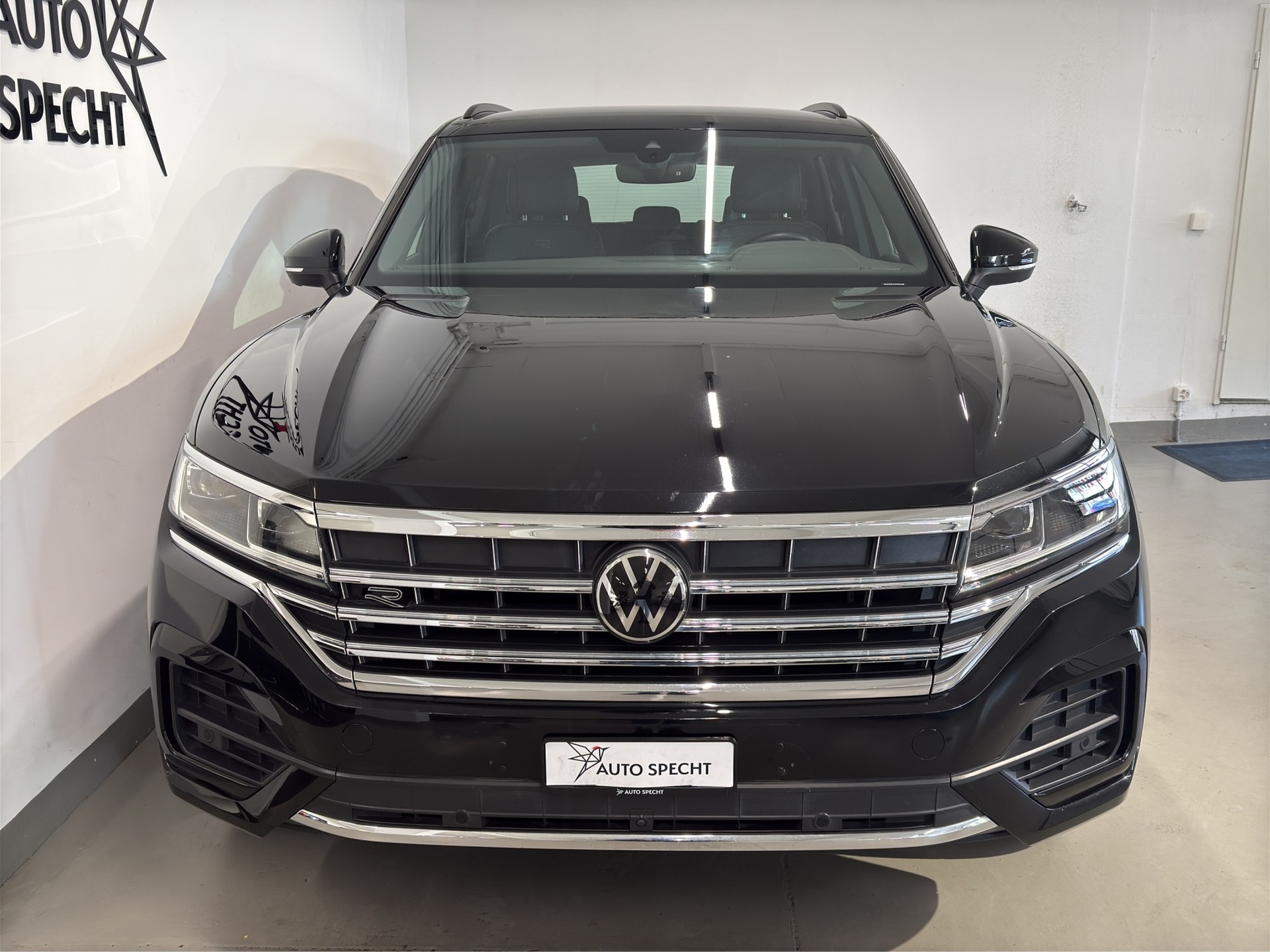 VW Touareg 3.0 TDI R Line Tiptronic-image-2