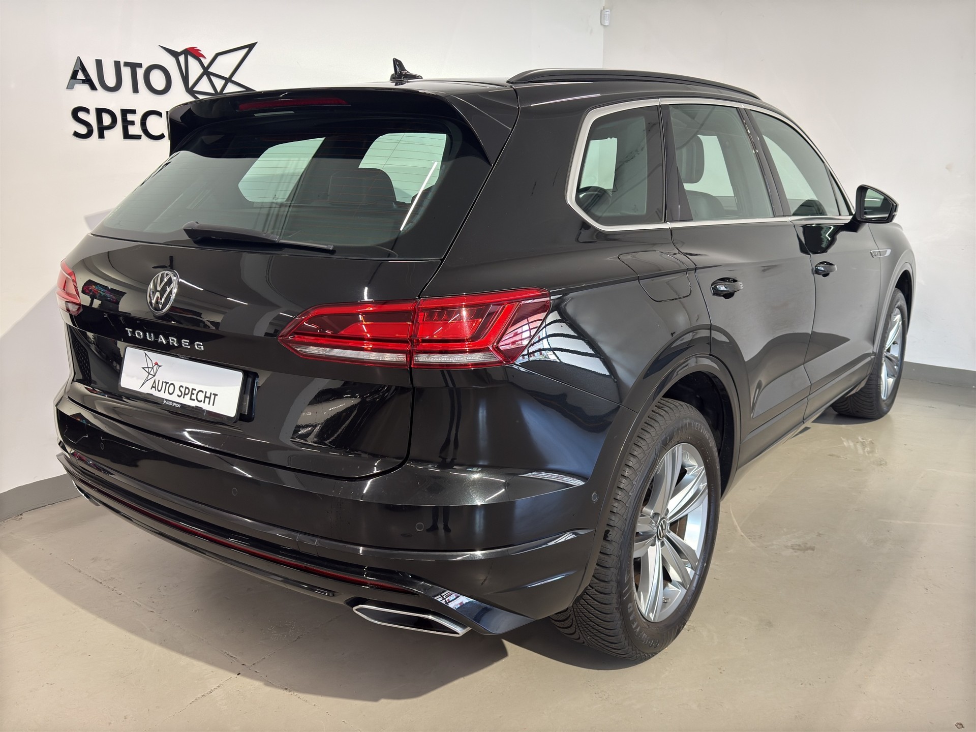 VW Touareg 3.0 TDI R Line Tiptronic-image-4