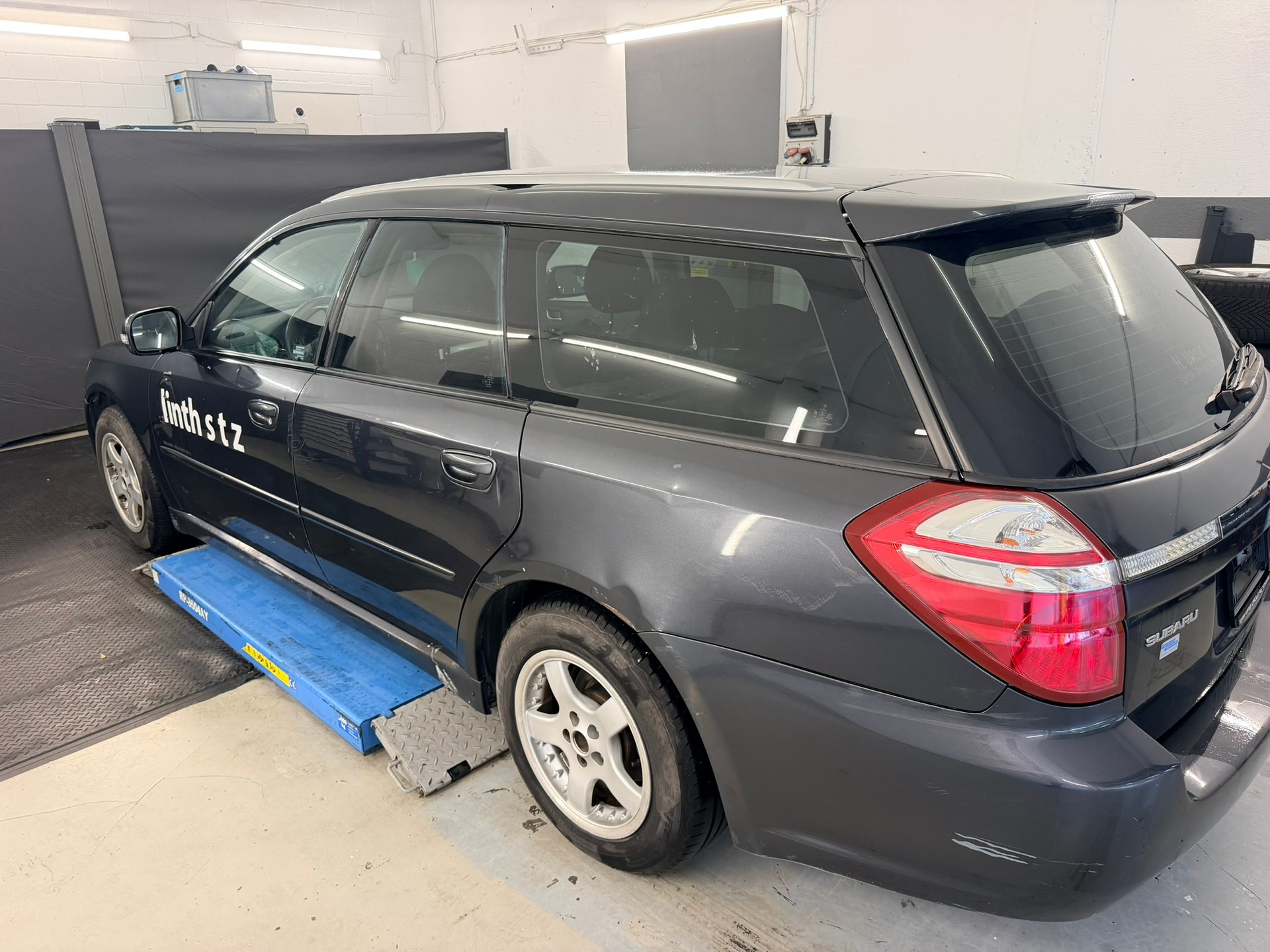 SUBARU Legacy 2.0R AWD Limited-showroom-element-2