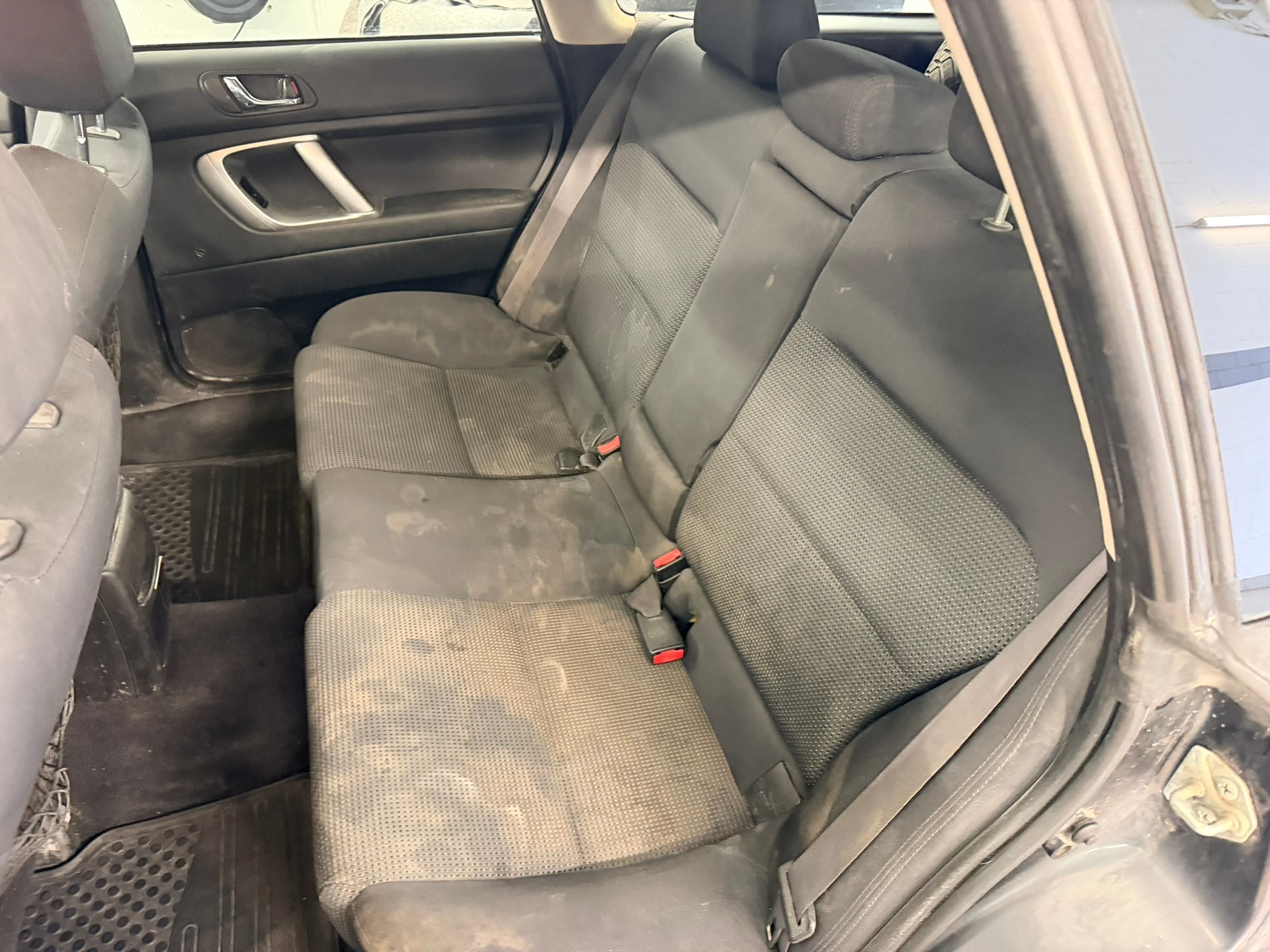 SUBARU Legacy 2.0R AWD Limited-showroom-element-3