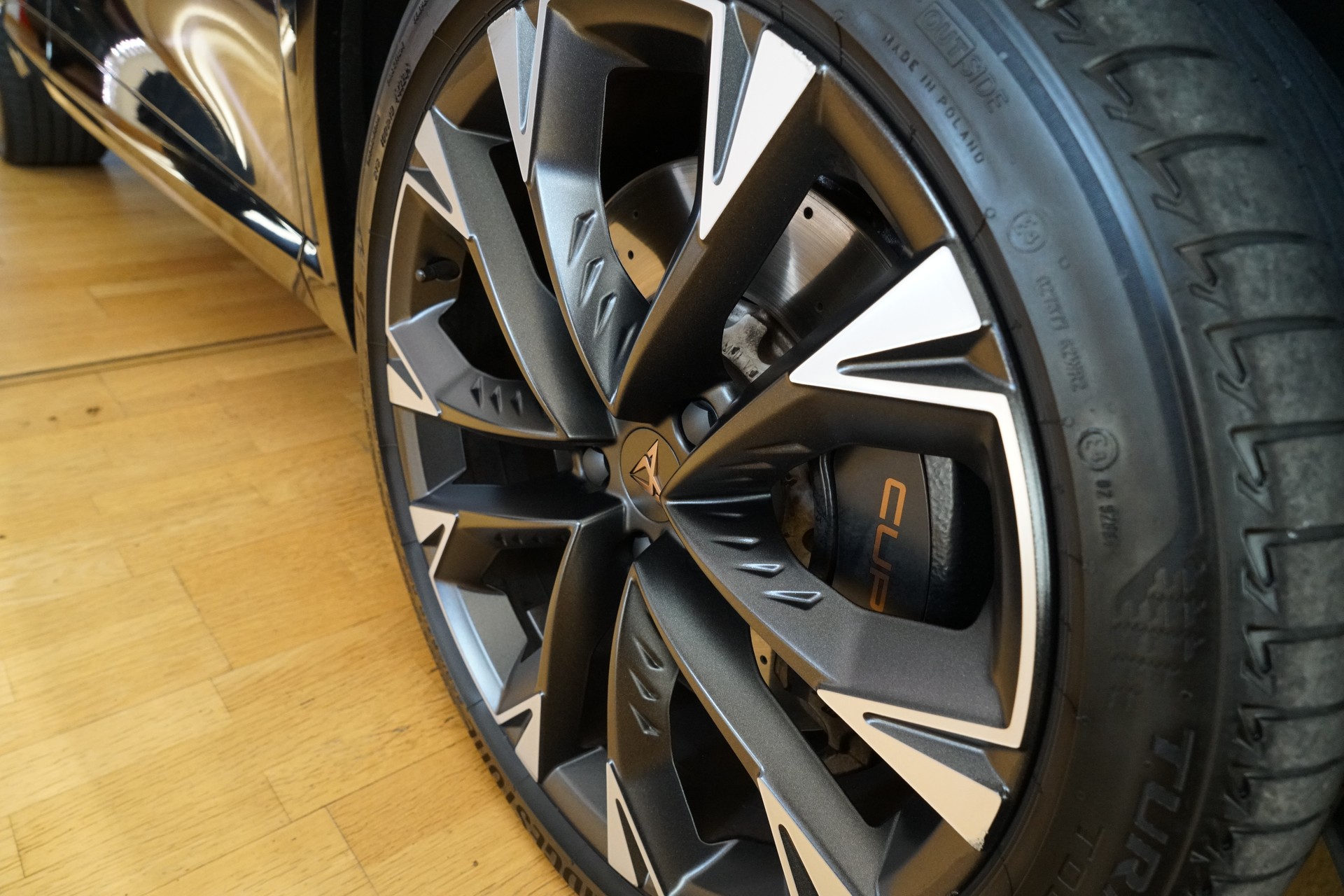 CUPRA Formentor 2.0TSI VZ 4Drive DSG 5-Jahre Gratis Service-image-3