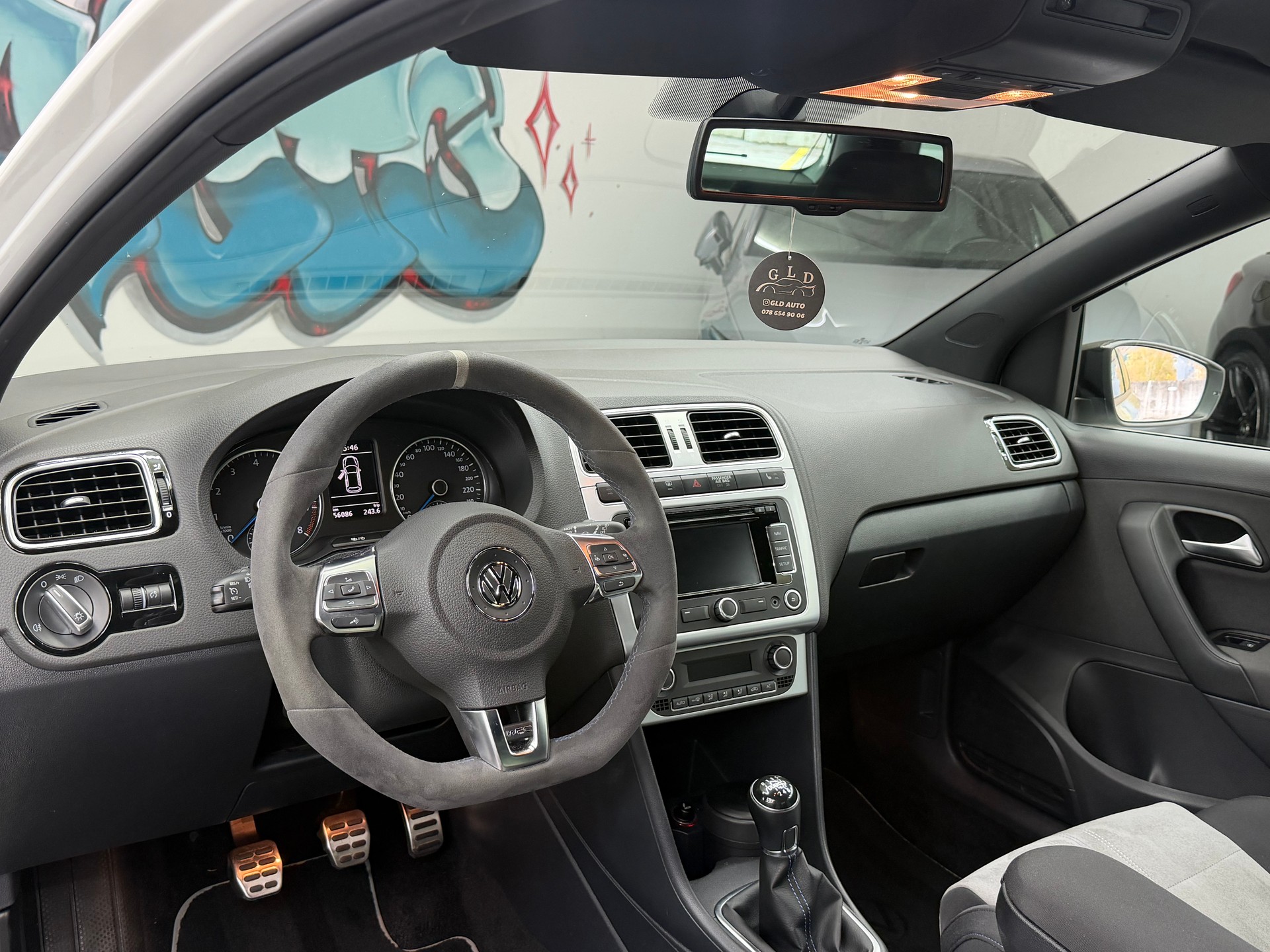 VW Polo 2.0 TSI R WRC * CH auto / état neuf *-image-11