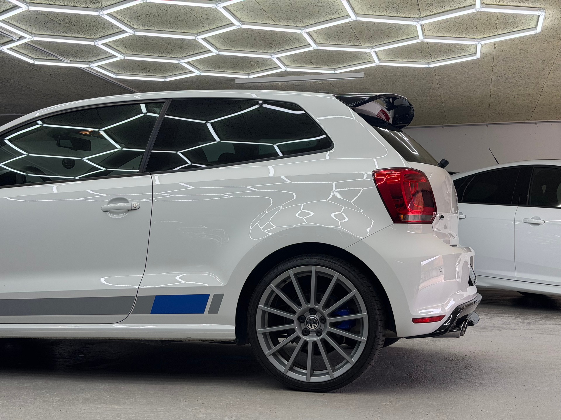 VW Polo 2.0 TSI R WRC * CH auto / état neuf *-image-9