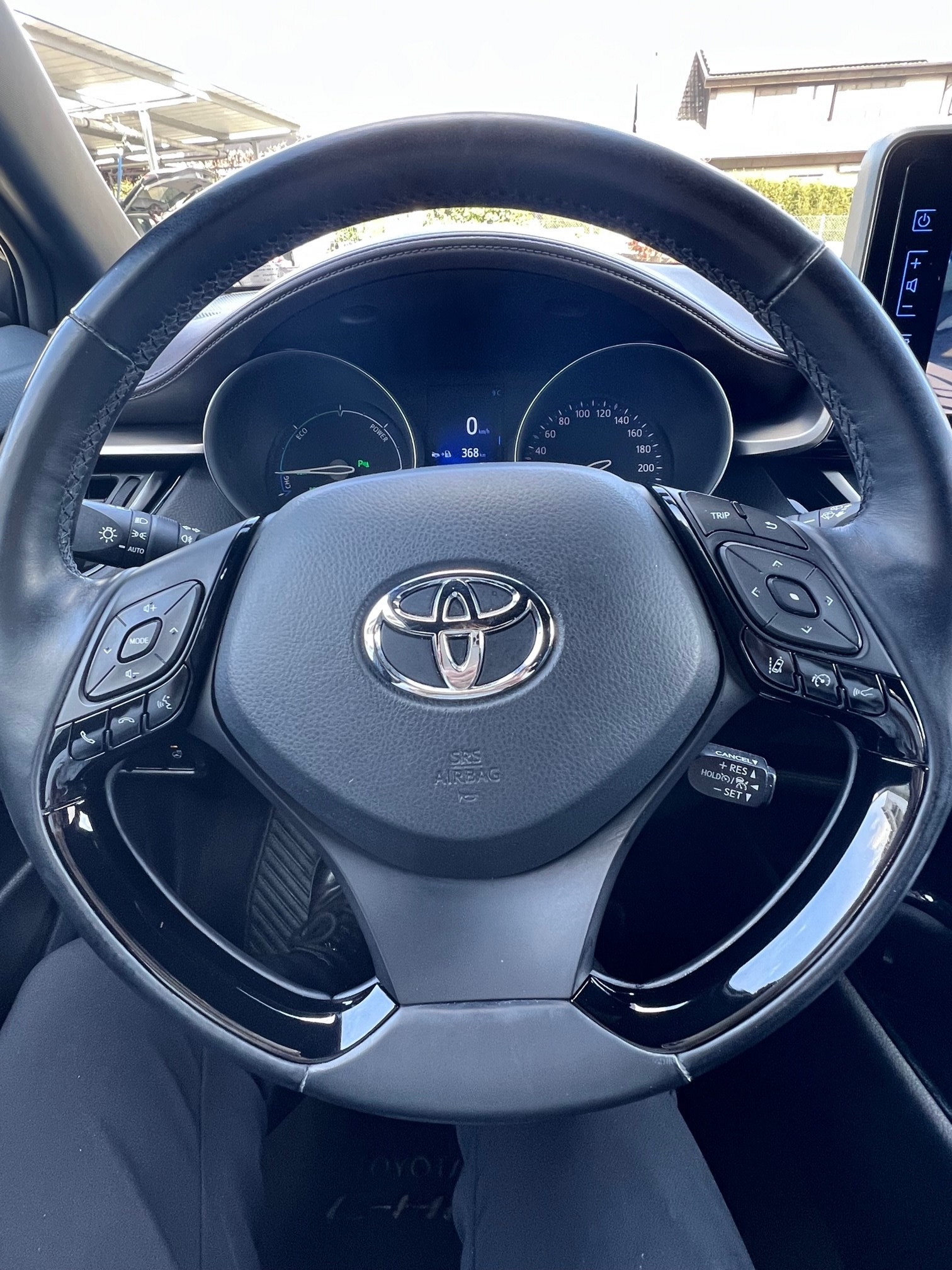 TOYOTA C-HR 1.8 HSD Premium CVT-image-13