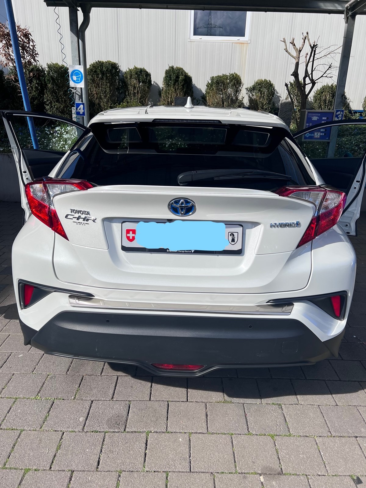 TOYOTA C-HR 1.8 HSD Premium CVT-image-5