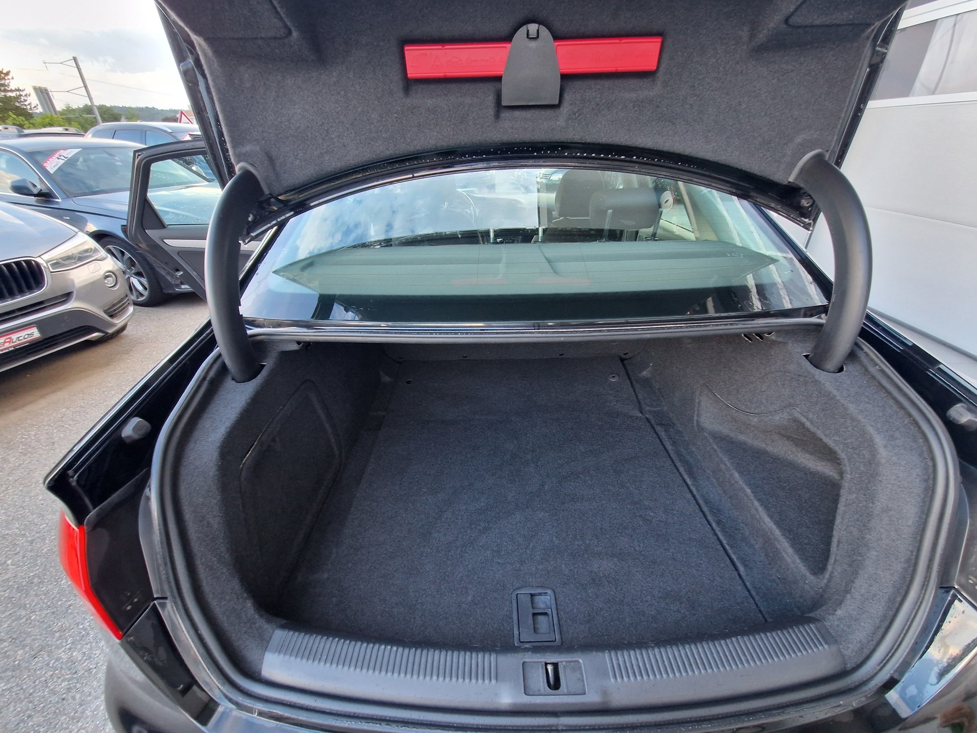 AUDI A4 2.0 TDI-image-11