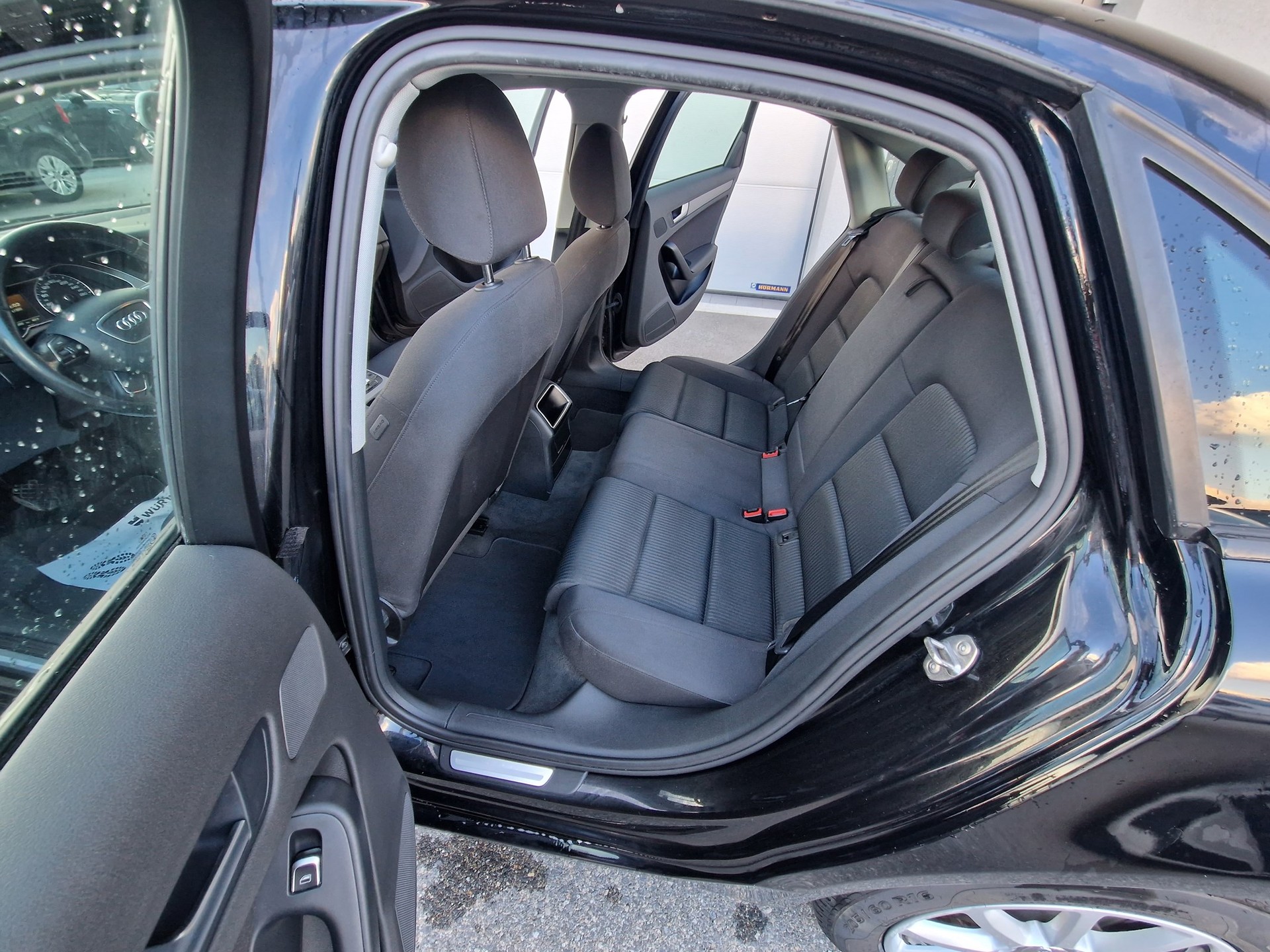 AUDI A4 2.0 TDI-image-9