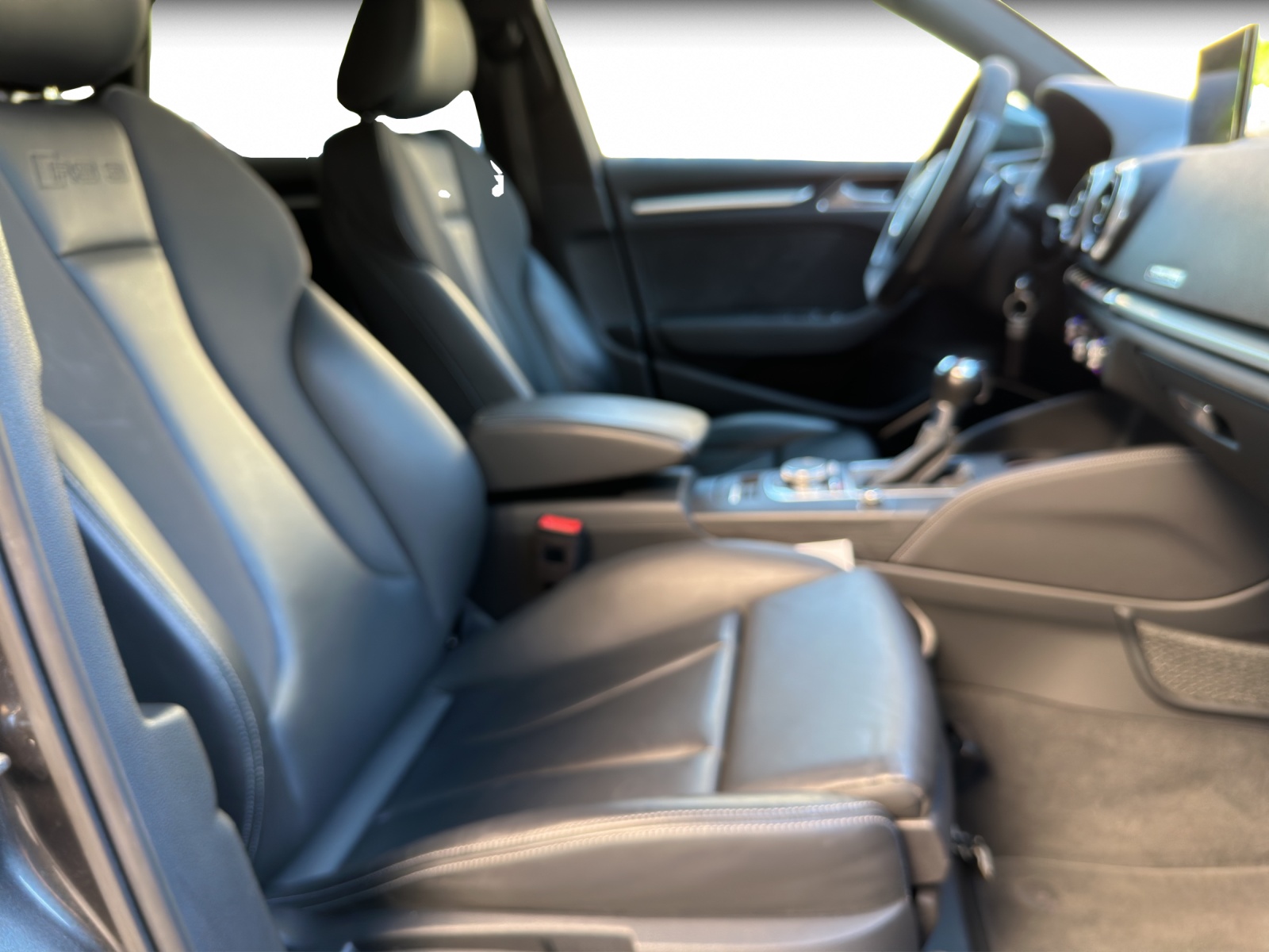 AUDI RS3 2.5 TSI quattro S-tronic-image-12