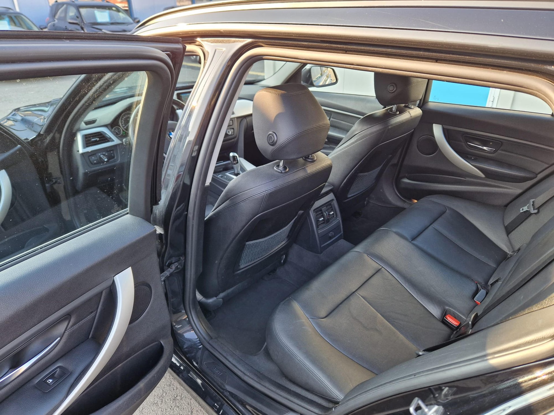 BMW 320d xDrive Touring Steptronic-image-10