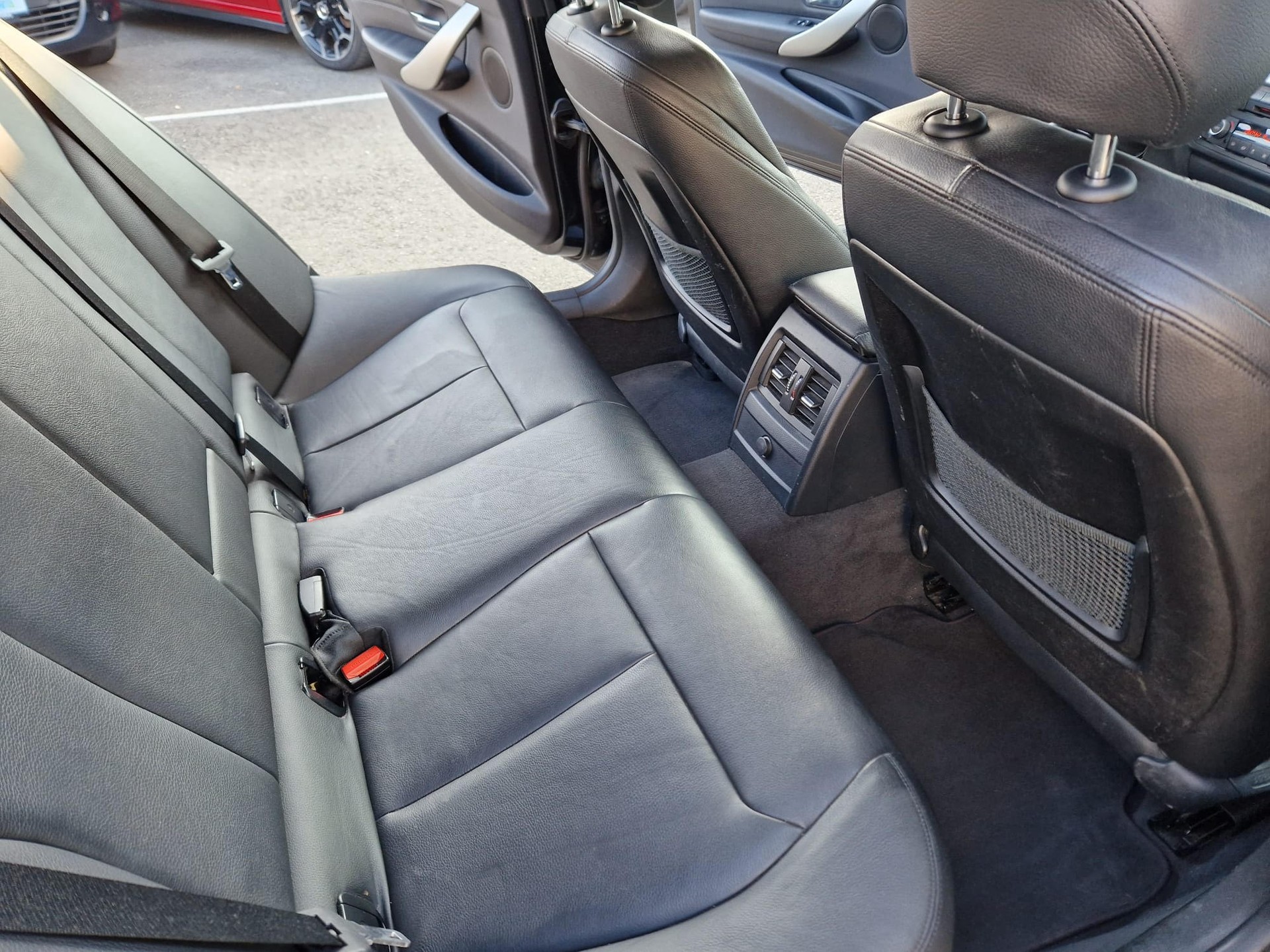 BMW 320d xDrive Touring Steptronic-image-12