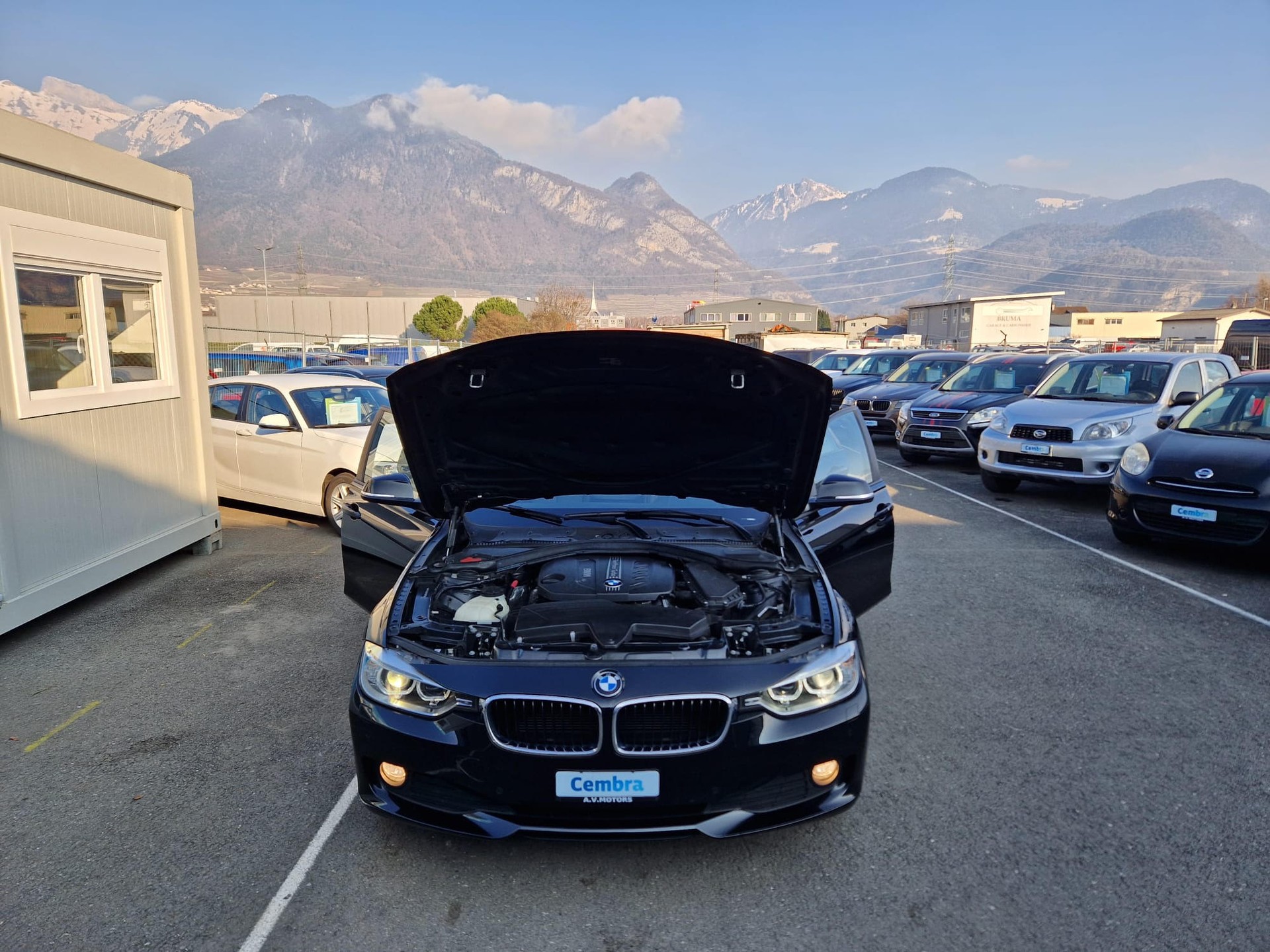 BMW 320d xDrive Touring Steptronic-image-14
