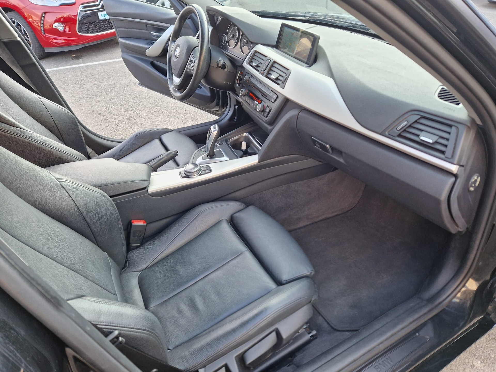 BMW 320d xDrive Touring Steptronic-image-13