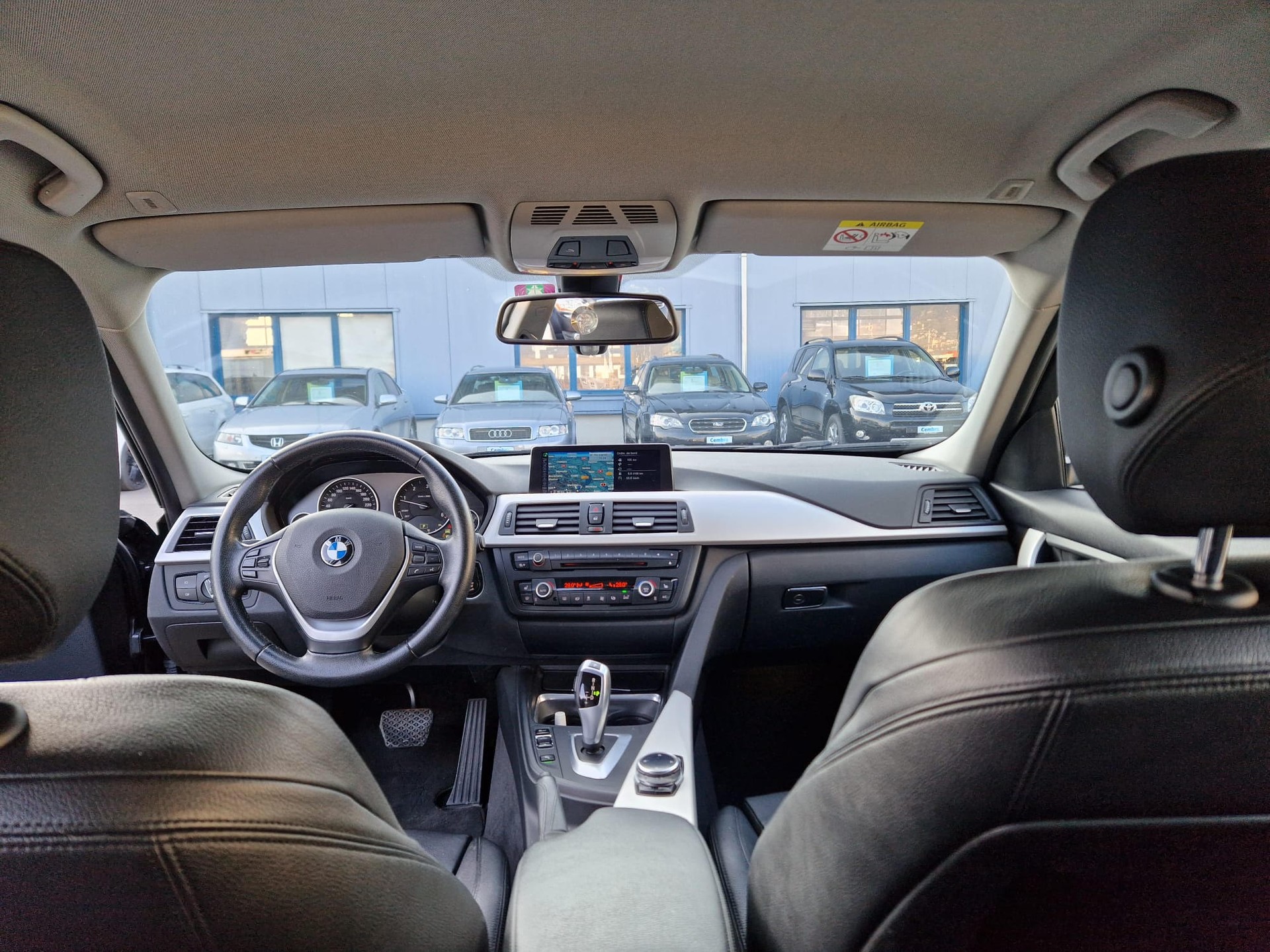BMW 320d xDrive Touring Steptronic-image-11