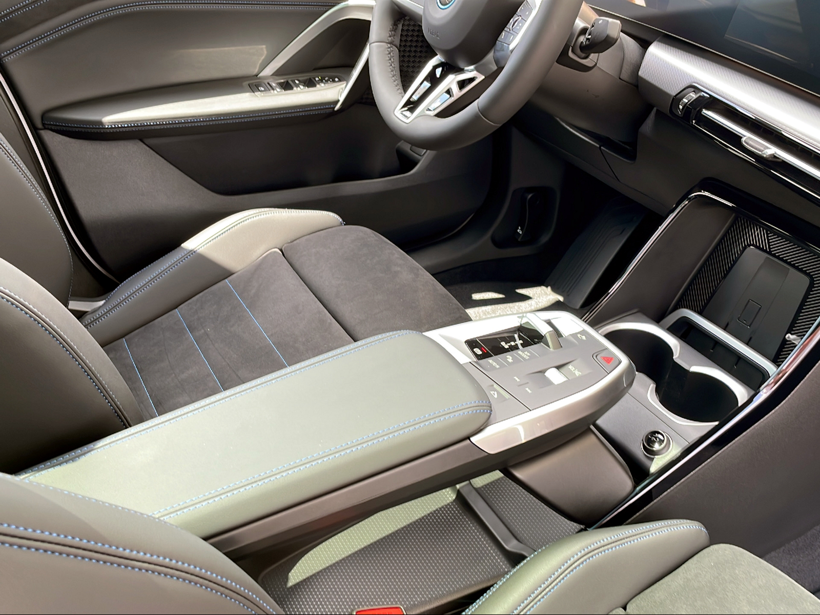 BMW iX2 xDrive 30 M Sport Pro-image-9