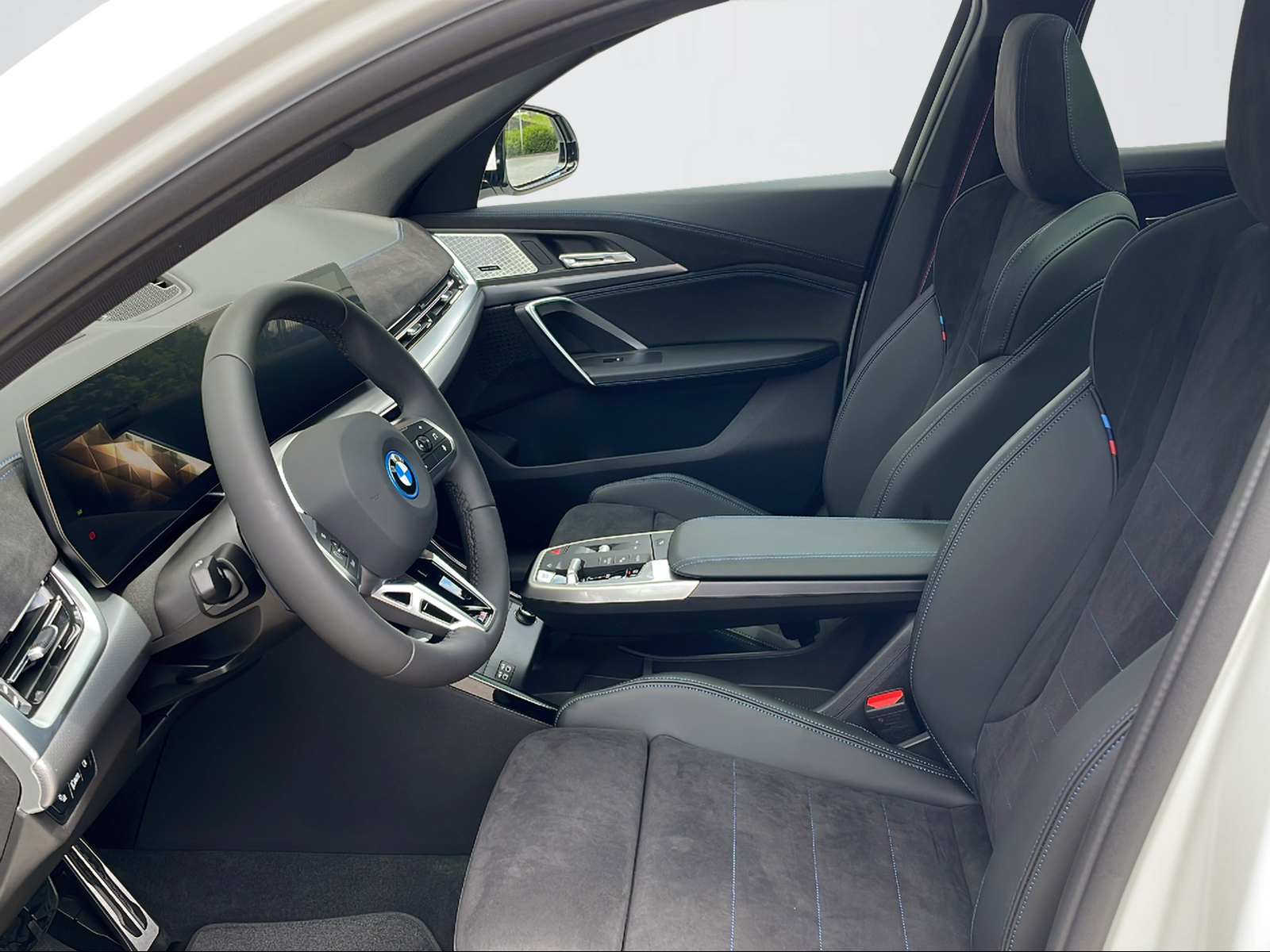 BMW iX2 xDrive 30 M Sport Pro-image-6