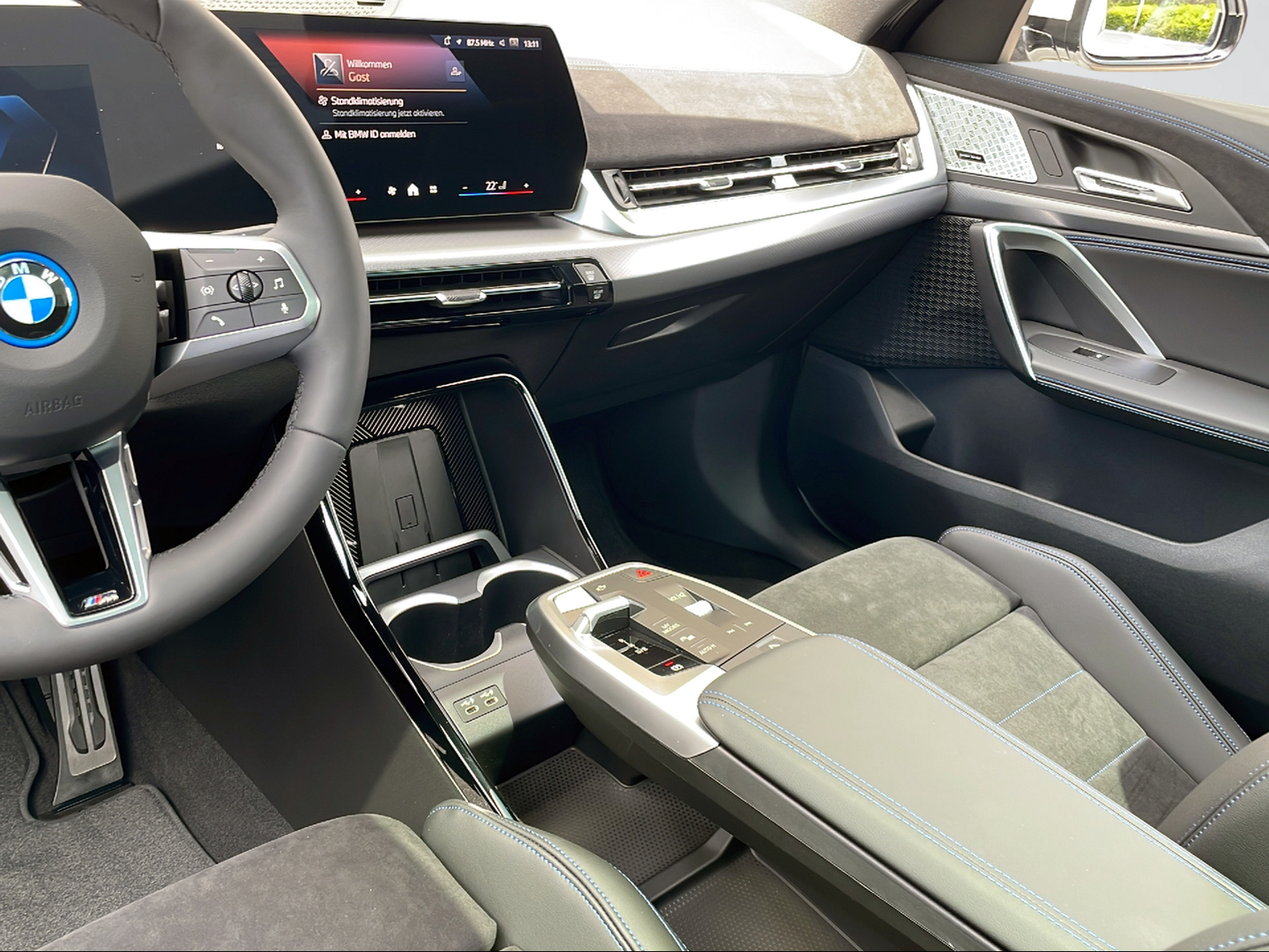 BMW iX2 xDrive 30 M Sport Pro-image-8