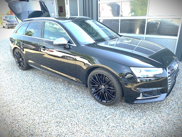 AUDI S4 Avant 3.0 V6 TFSI quattro S-Tronic-image-14